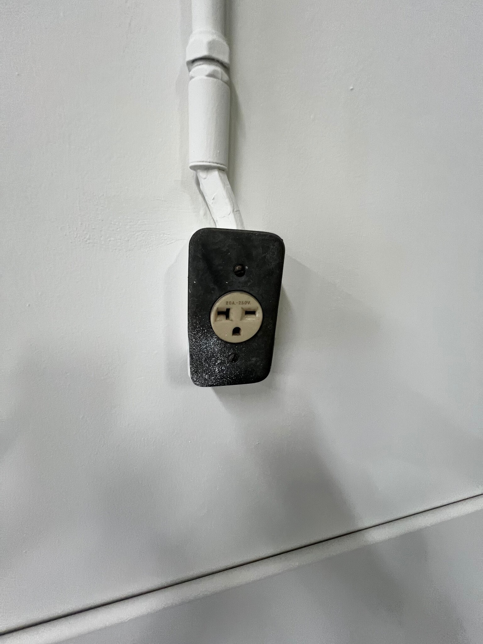 6029 1/2 Reseda Blvd, Tarzana, CA for Rent