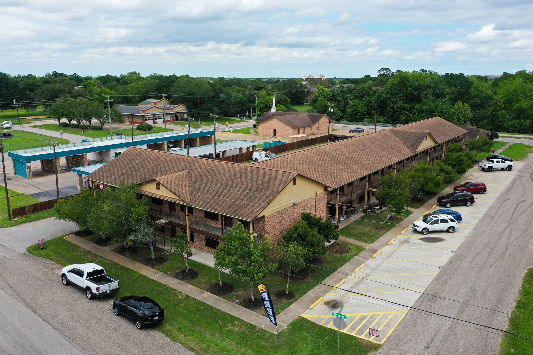 601 E Coombs St, Alvin, TX for Sale