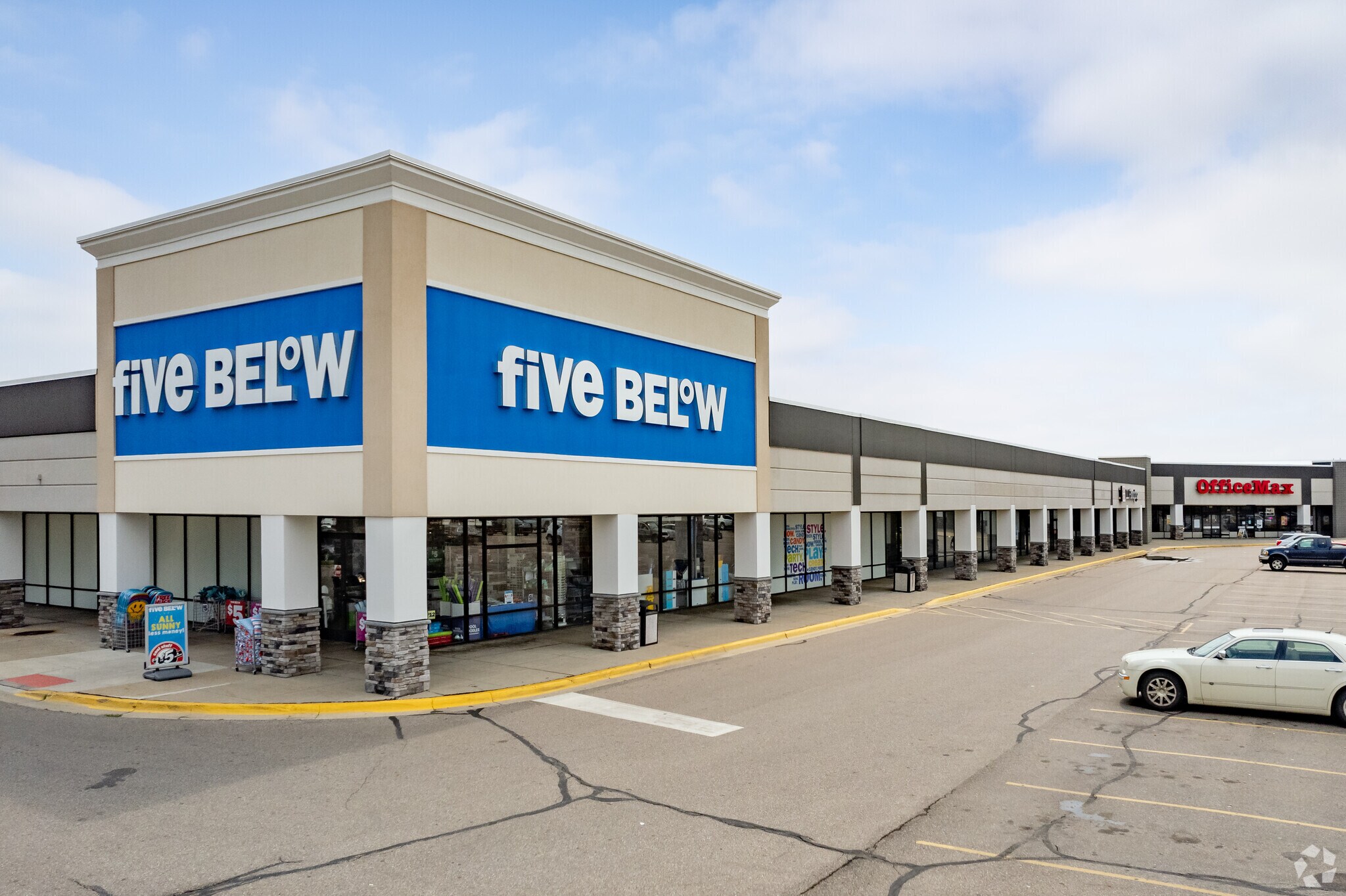 340-500 East Edgewood Blvd, Lansing, MI for Rent