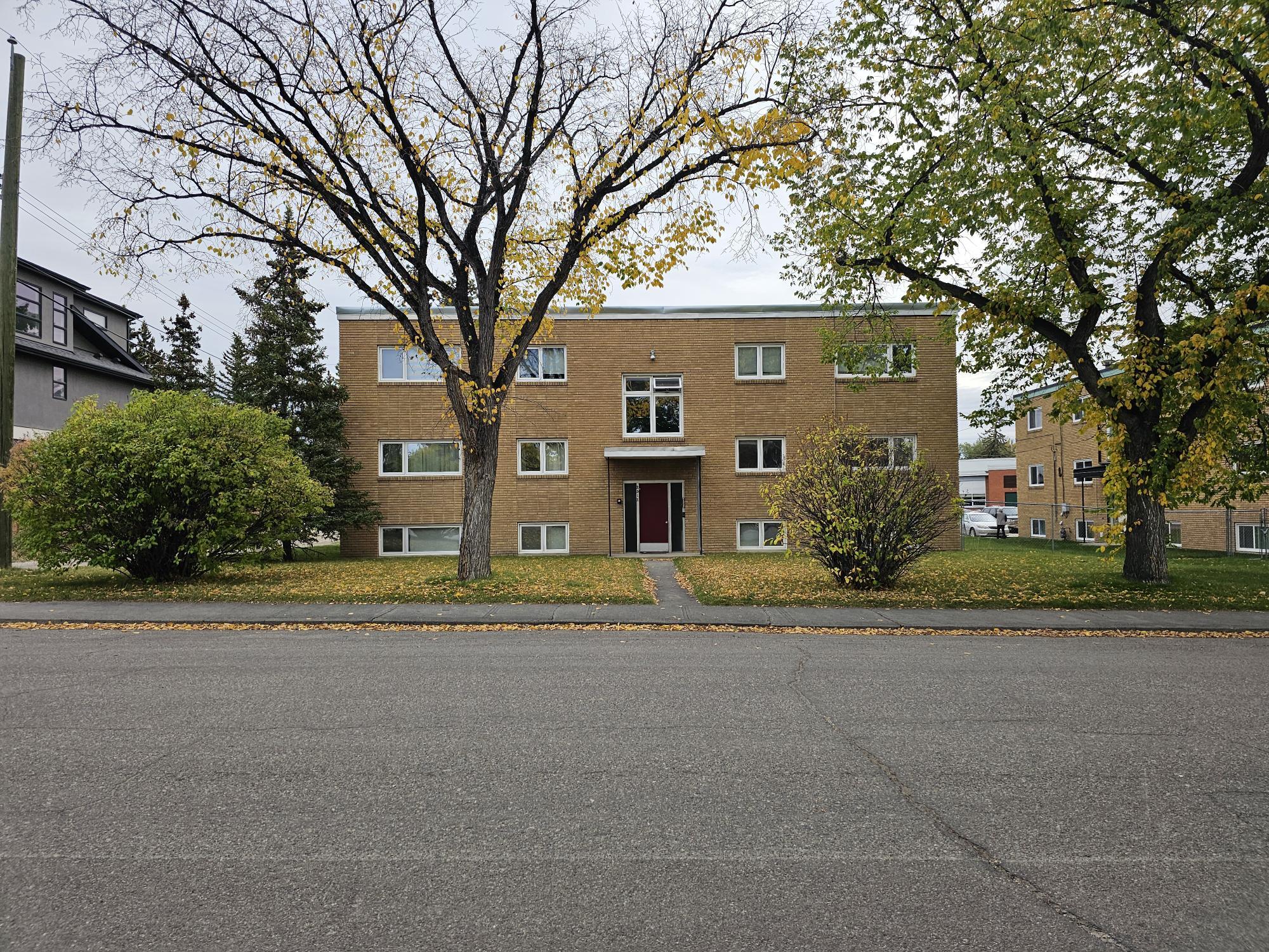 2312 22nd St NW, Calgary, AB for Sale