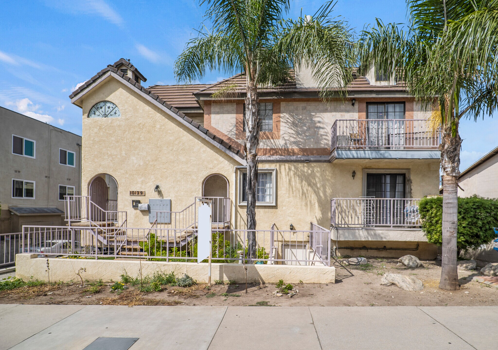 10129 Commerce Ave, Tujunga, CA for Sale