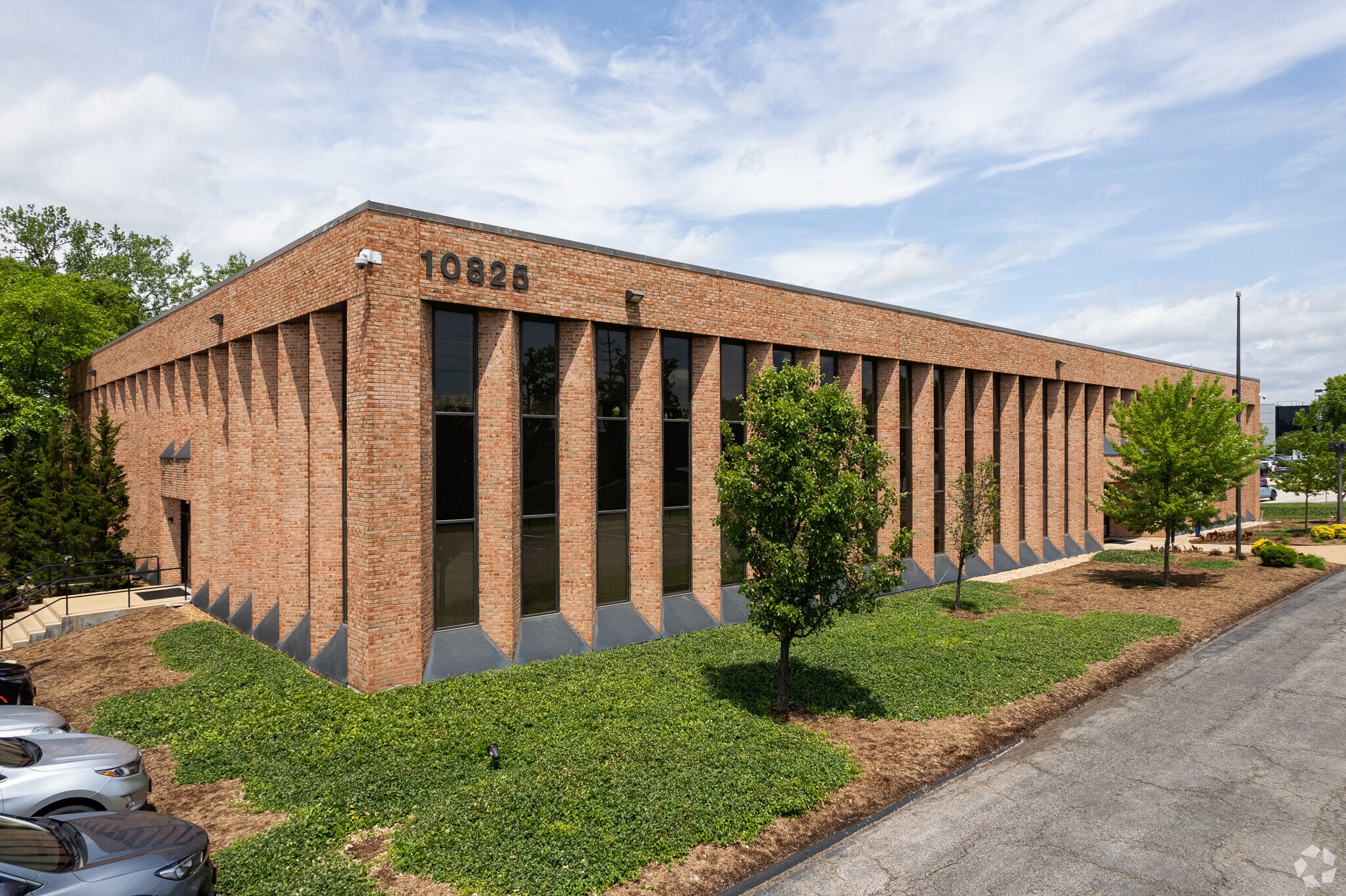 10825 Watson Rd, Sunset Hills, MO for Rent