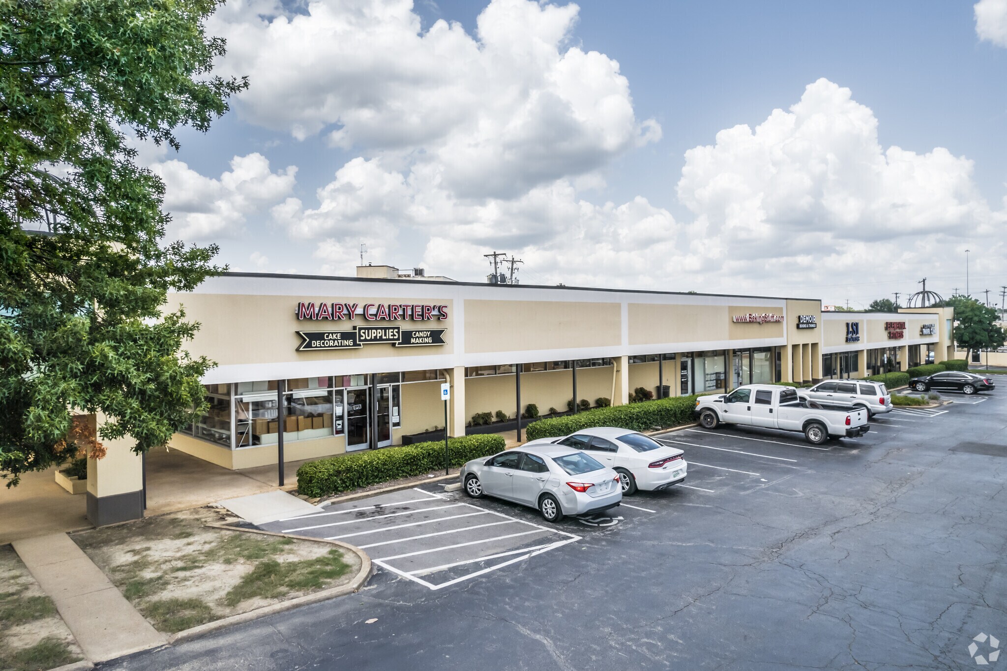 5144 Old Summer Ave, Memphis, TN for Rent