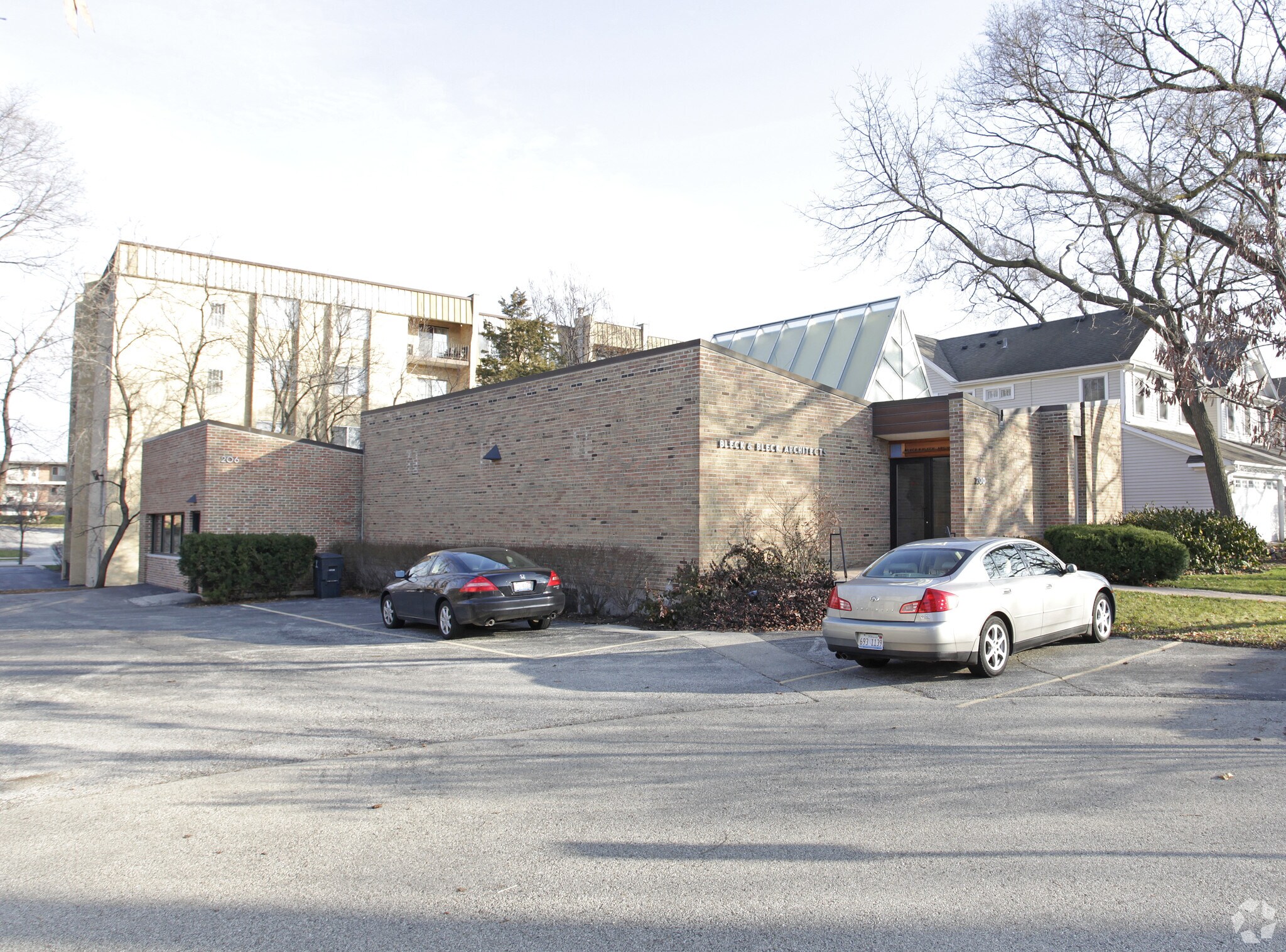 200-206 E Church St, Libertyville, IL for Rent