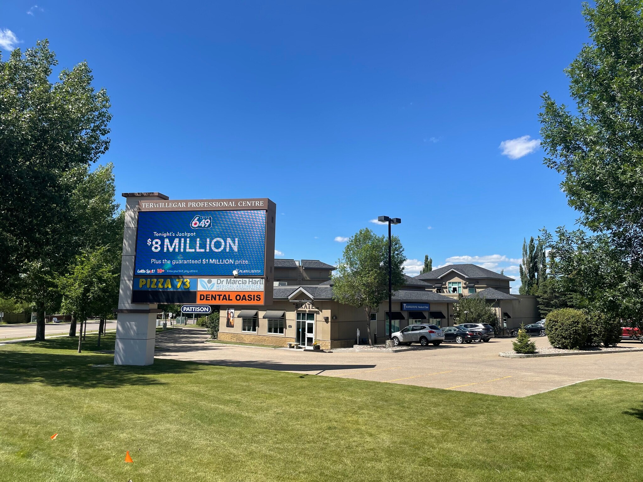 121127 Haddow Close NW Edmonton, AB T6R 3W3 Office Property for