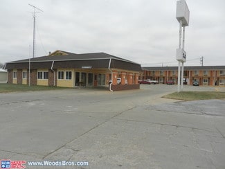 Crete, NE Hospitality - 1515 Blue Acres St