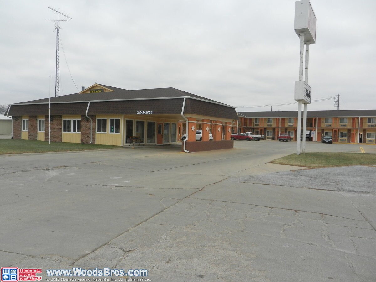 1515 Blue Acres St, Crete, NE for Sale