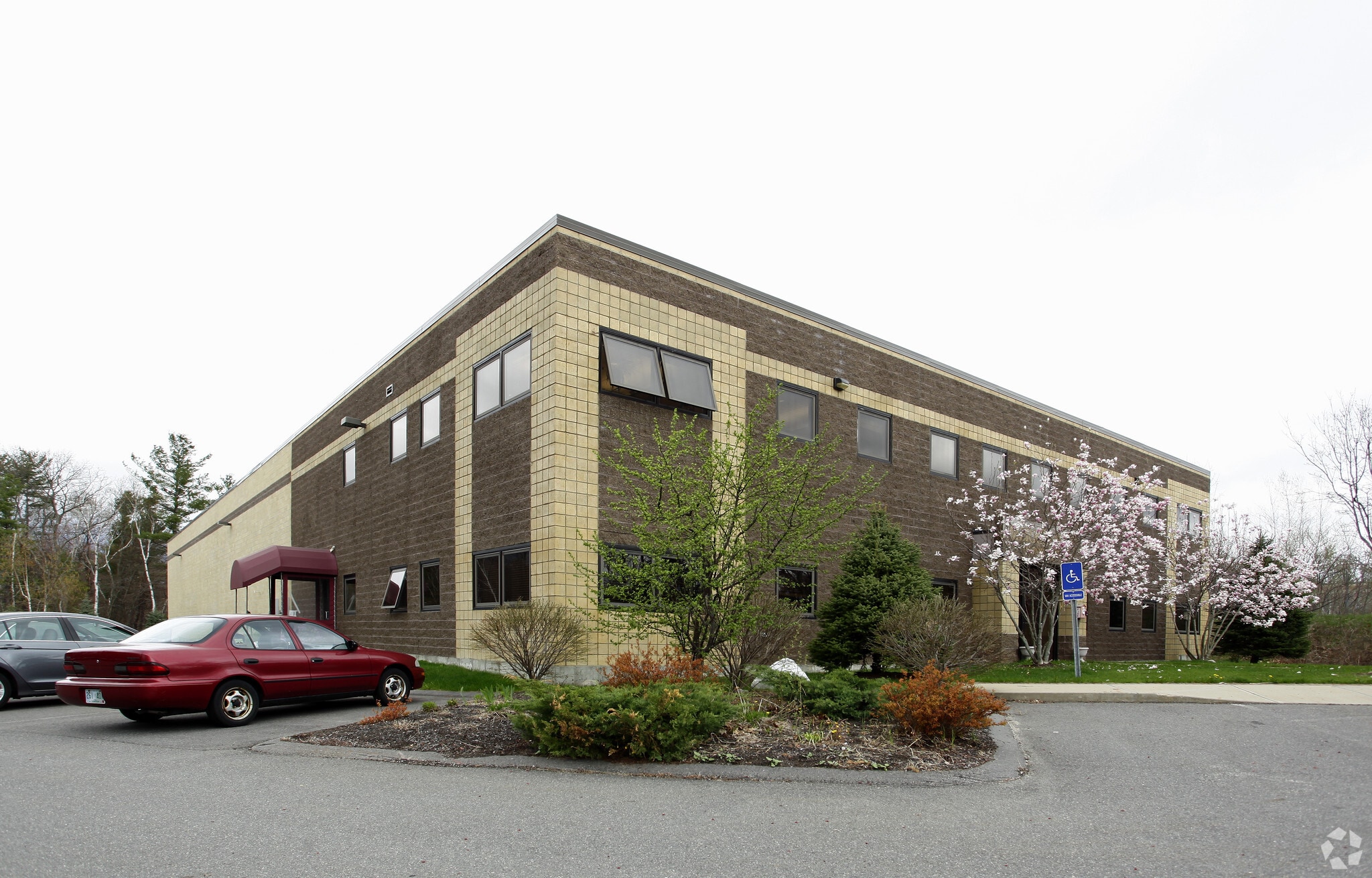 18 Tsienneto Rd, Derry, NH for Rent