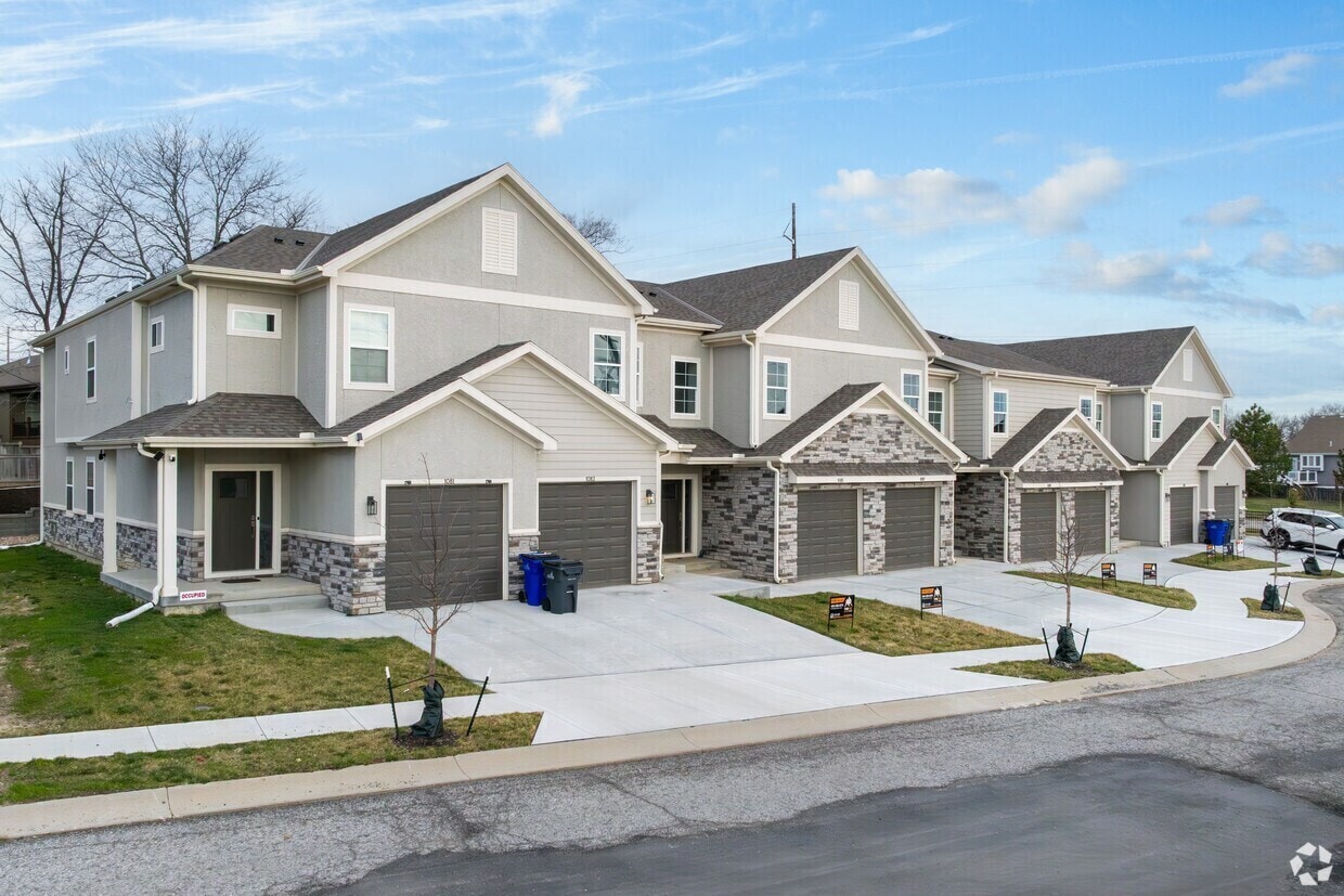 1021-1094 N Findley St, Olathe, KS for Sale