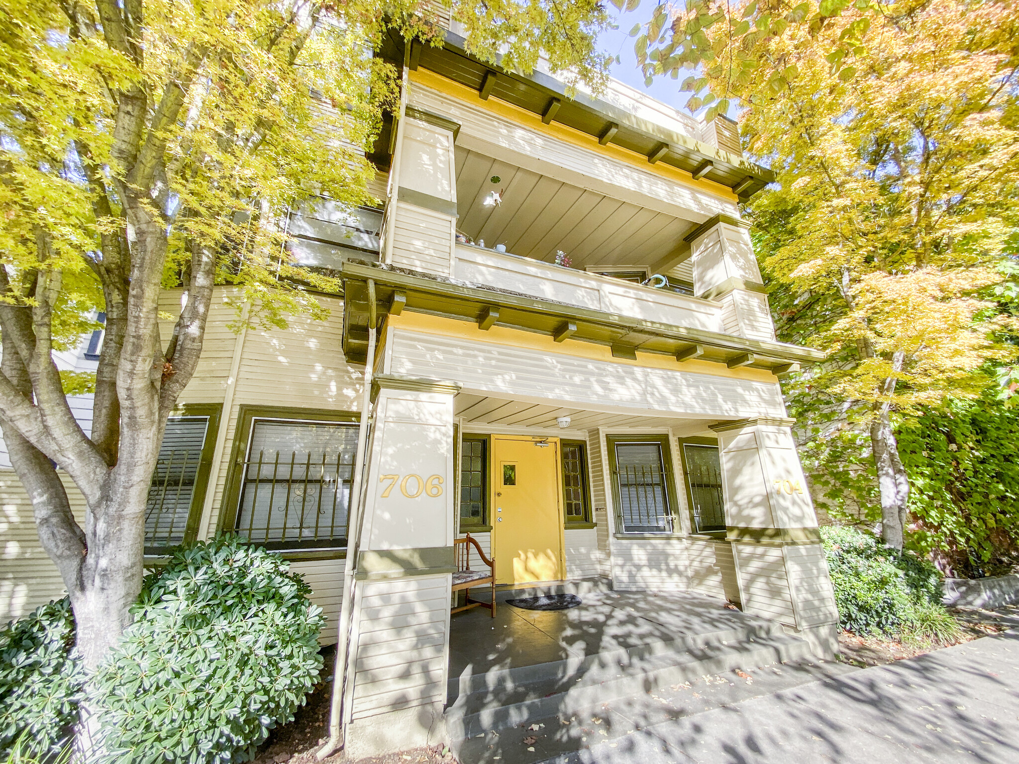 704 20th St, Sacramento, CA for Sale