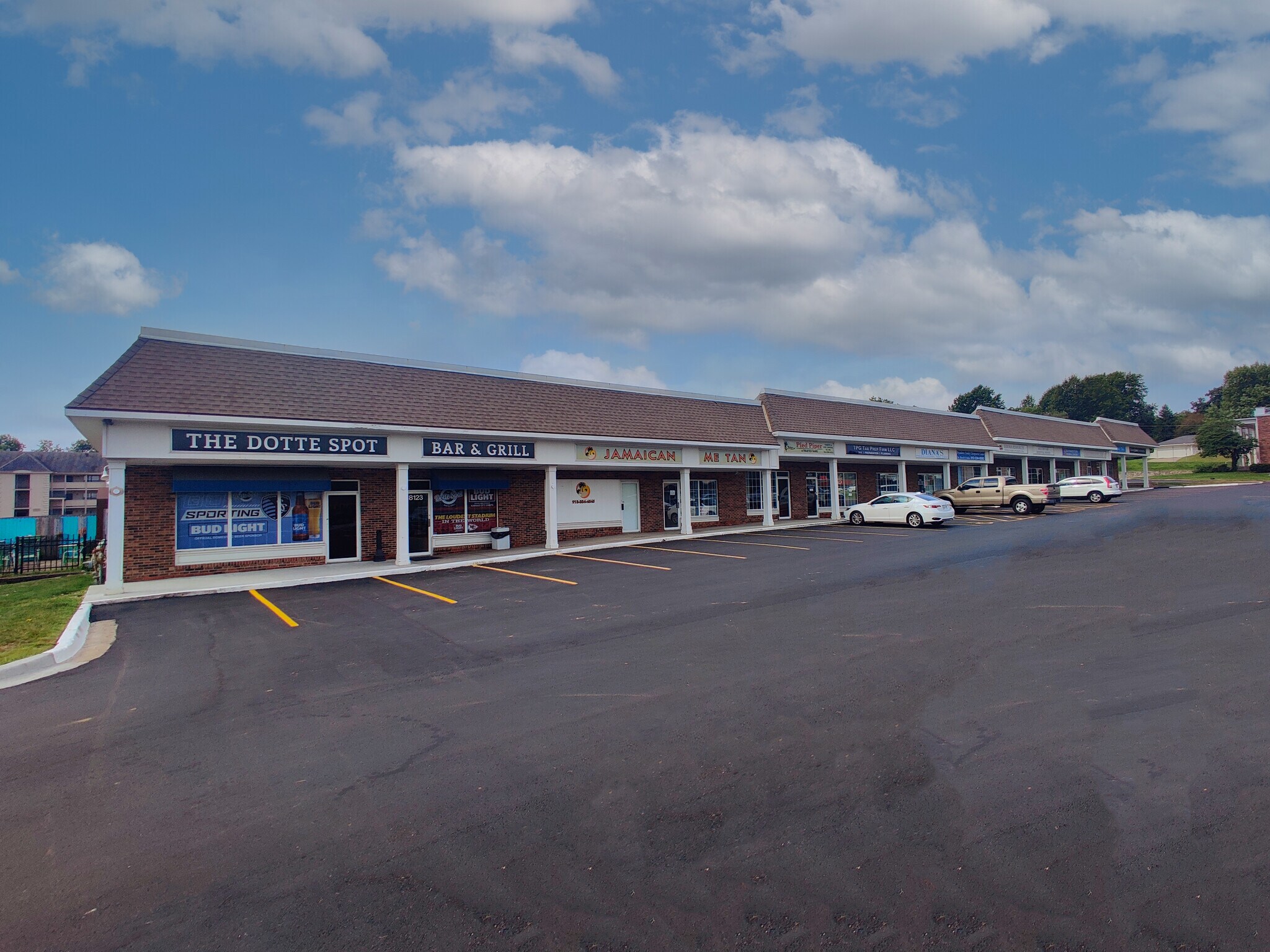 8121-8147 Parallel Pky, Kansas City, KS for Rent