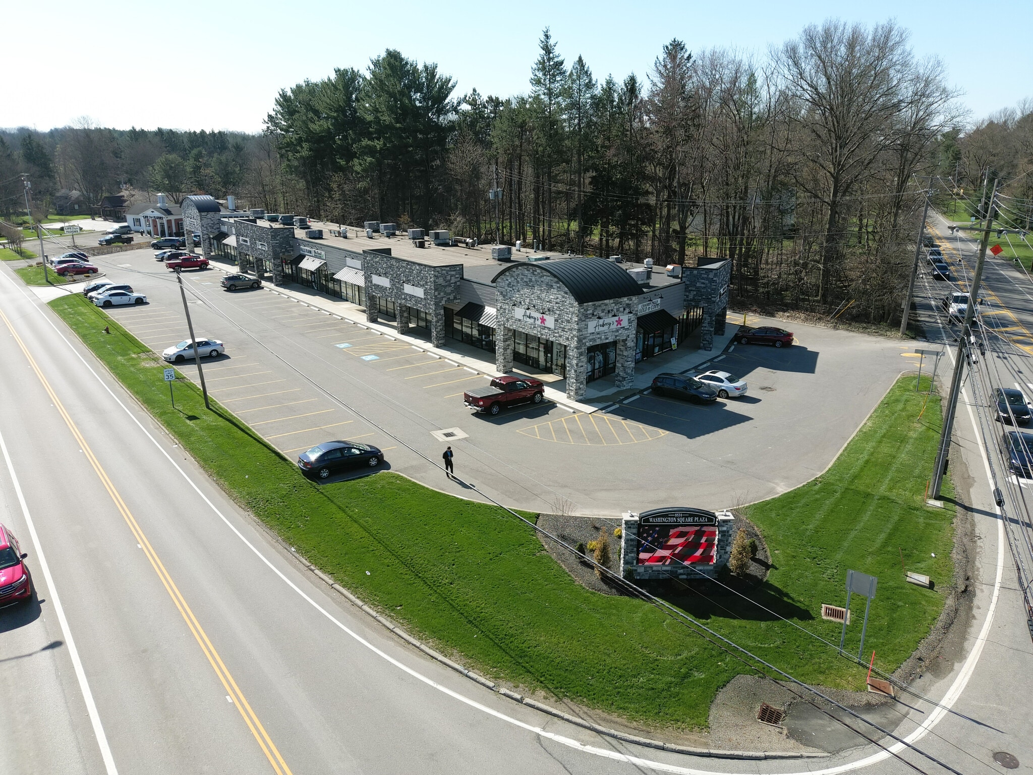 8533-8559 E Washington St, Chagrin Falls, OH for Rent