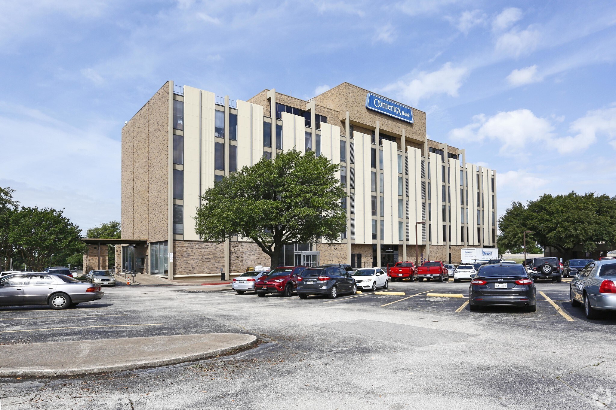 811 S Central Expy, Richardson, TX for Rent