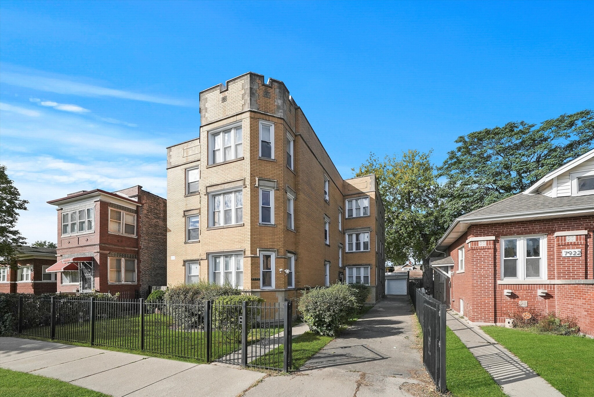 7926 S Luella Ave Chicago, IL 60617 MultiFamily Property for Lease