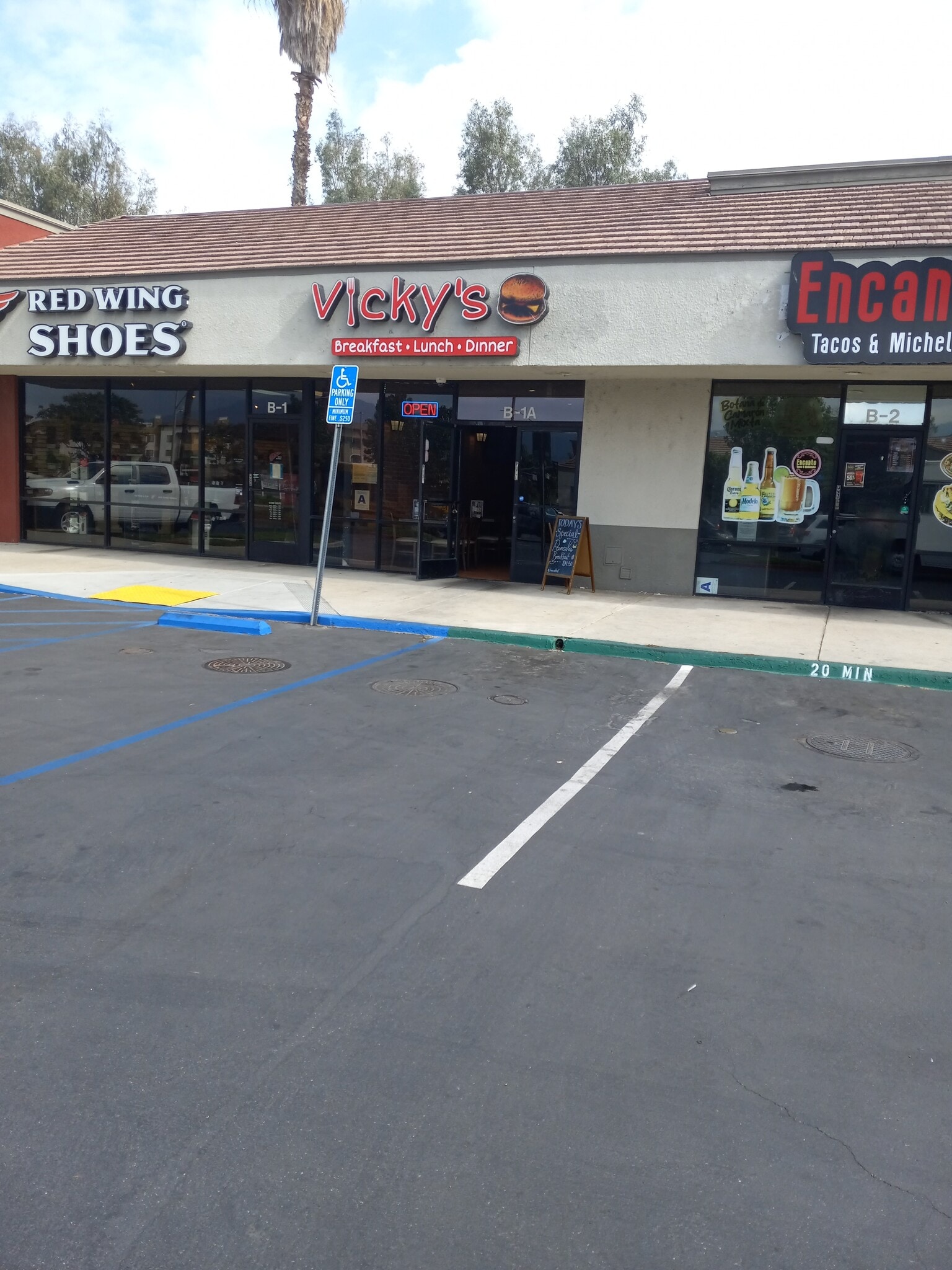 635 N Main St, Corona, CA for Rent