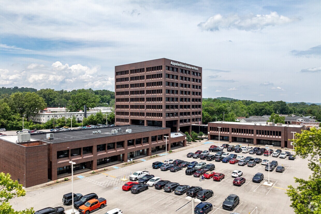 800 Oak Ridge Tpke, Oak Ridge, TN for Rent
