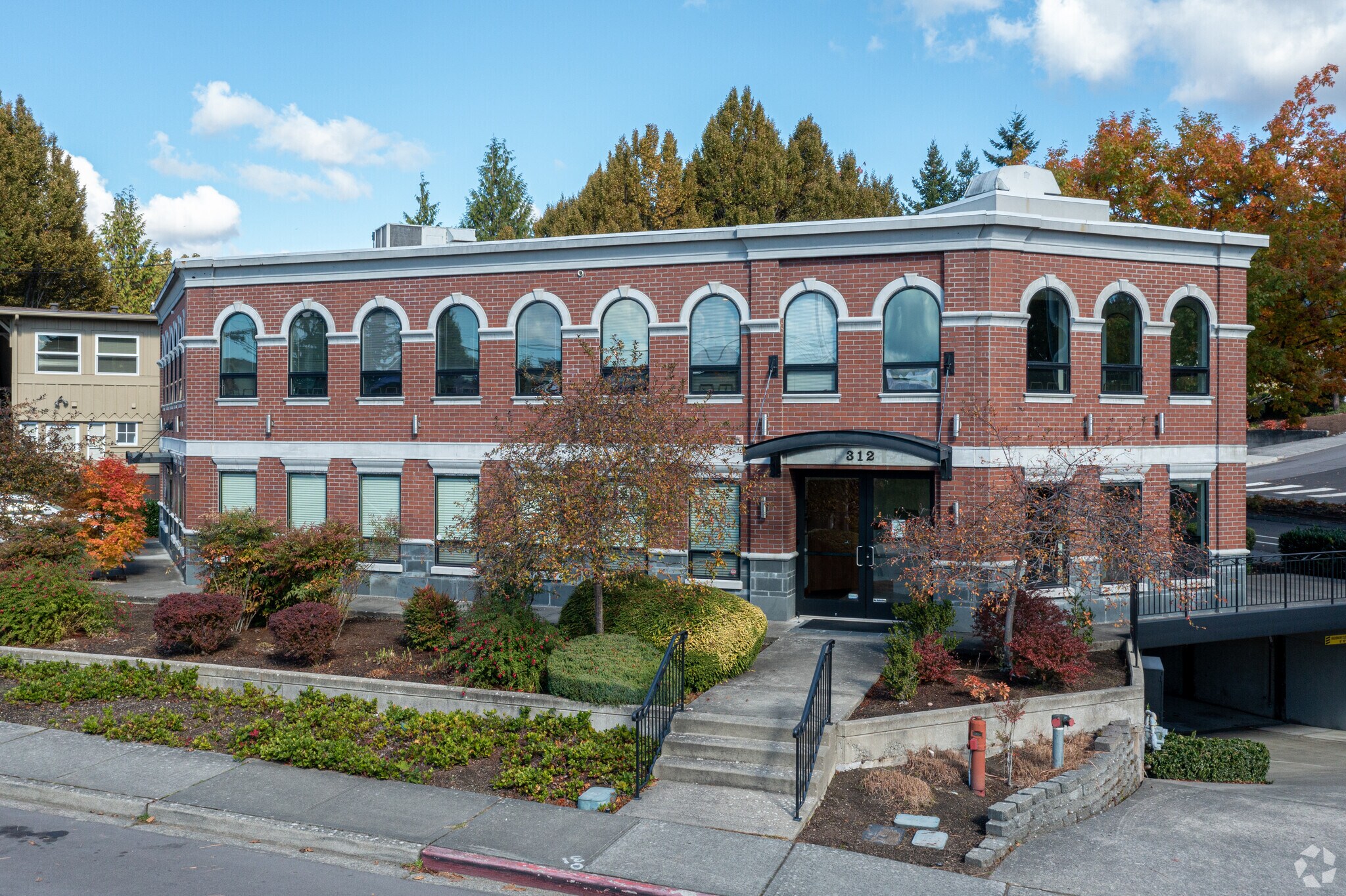 312 11th Ave W, Kirkland, WA for Sale