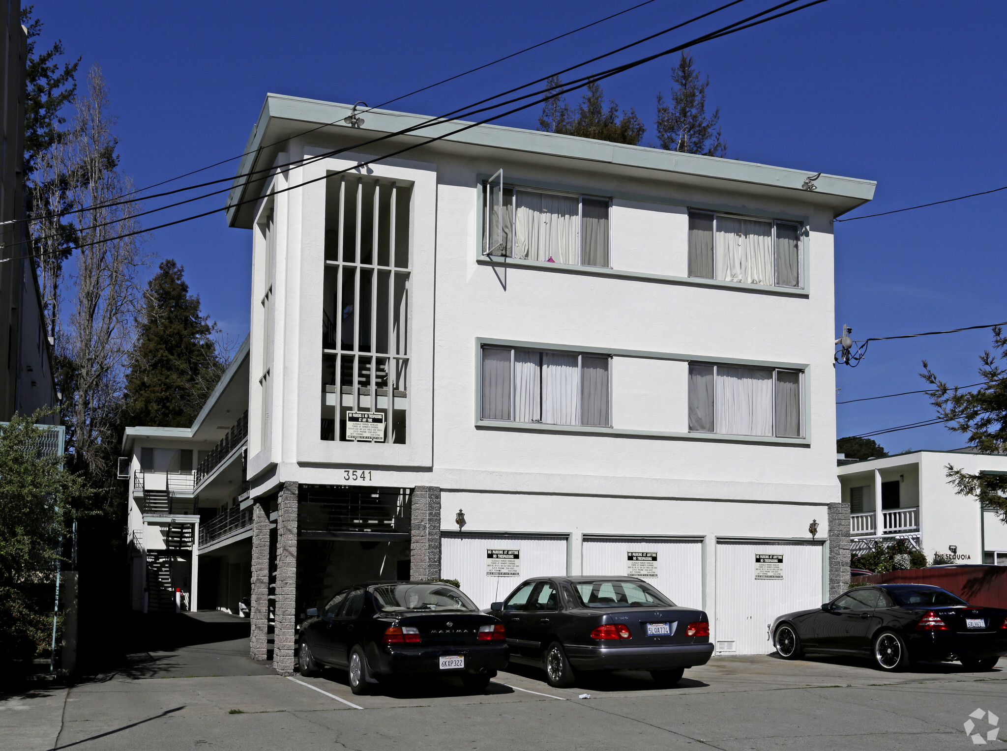 3541 Dimond Ave, Oakland, CA for Sale