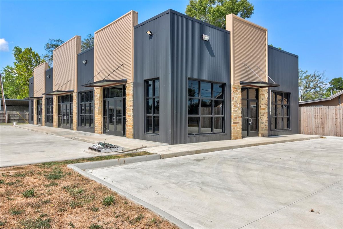 1211 Twin City Nederland, TX 77627 Retail Property for Sale on