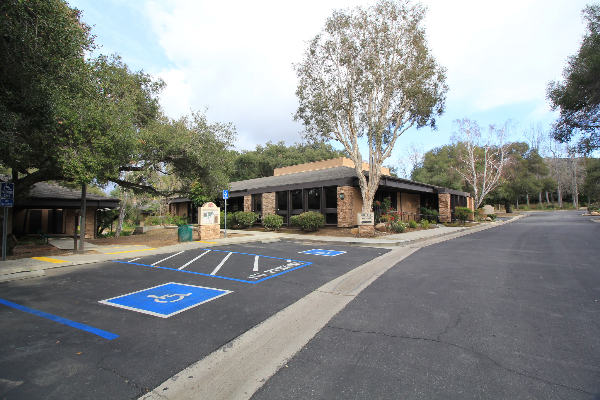 317-325 S Moorpark Rd, Thousand Oaks, CA for Rent