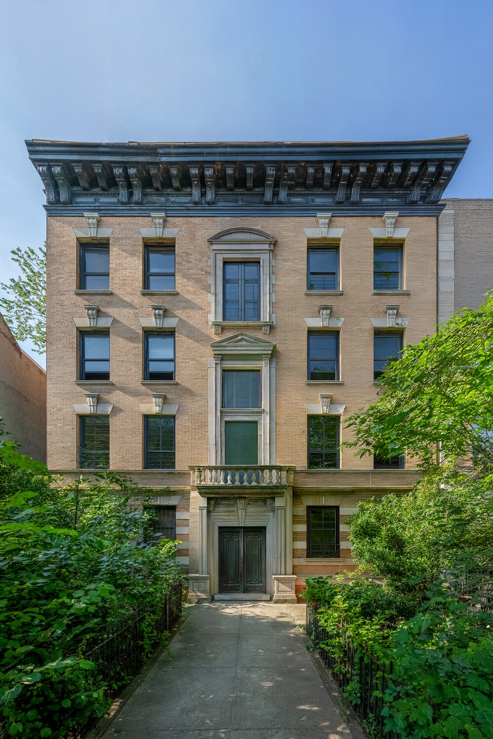 554 Eastern Pky, Brooklyn, NY for Sale
