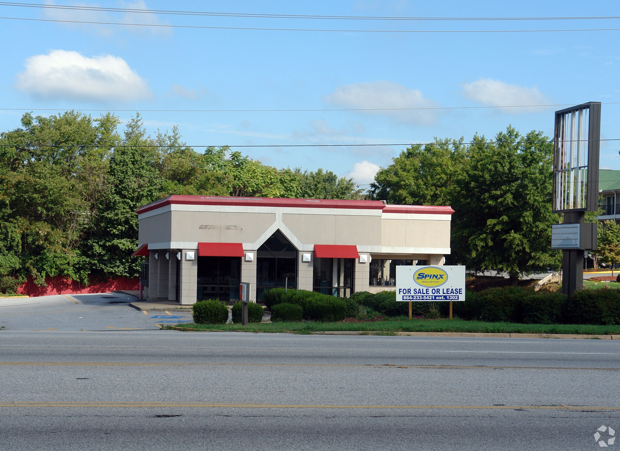 2013 Wade Hampton Blvd Greenville, SC 29615 Retail Property for Lease