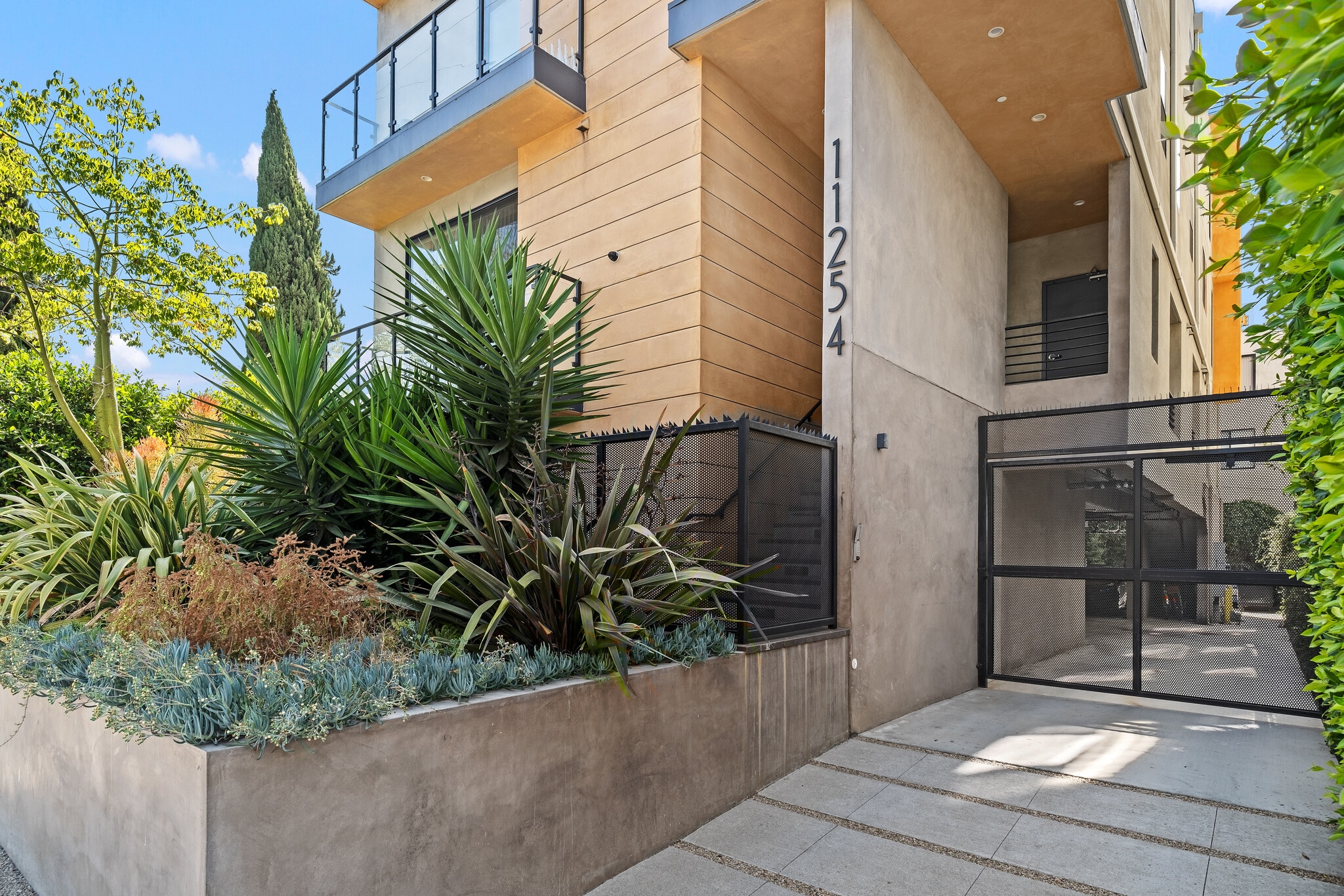 11254 Mississippi Ave, Los Angeles, CA for Sale