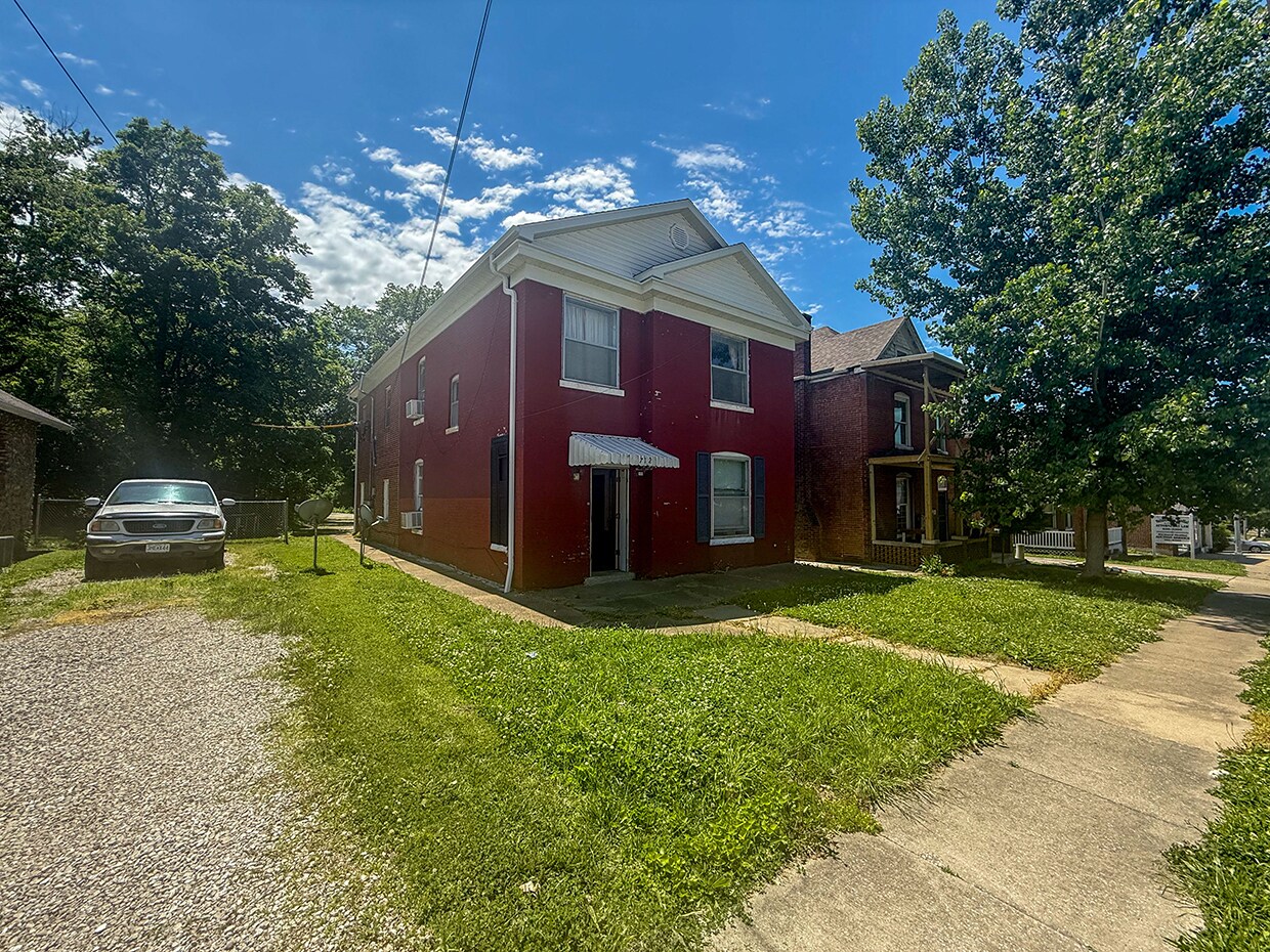 712 E McCarty St, Jefferson City, MO for Sale