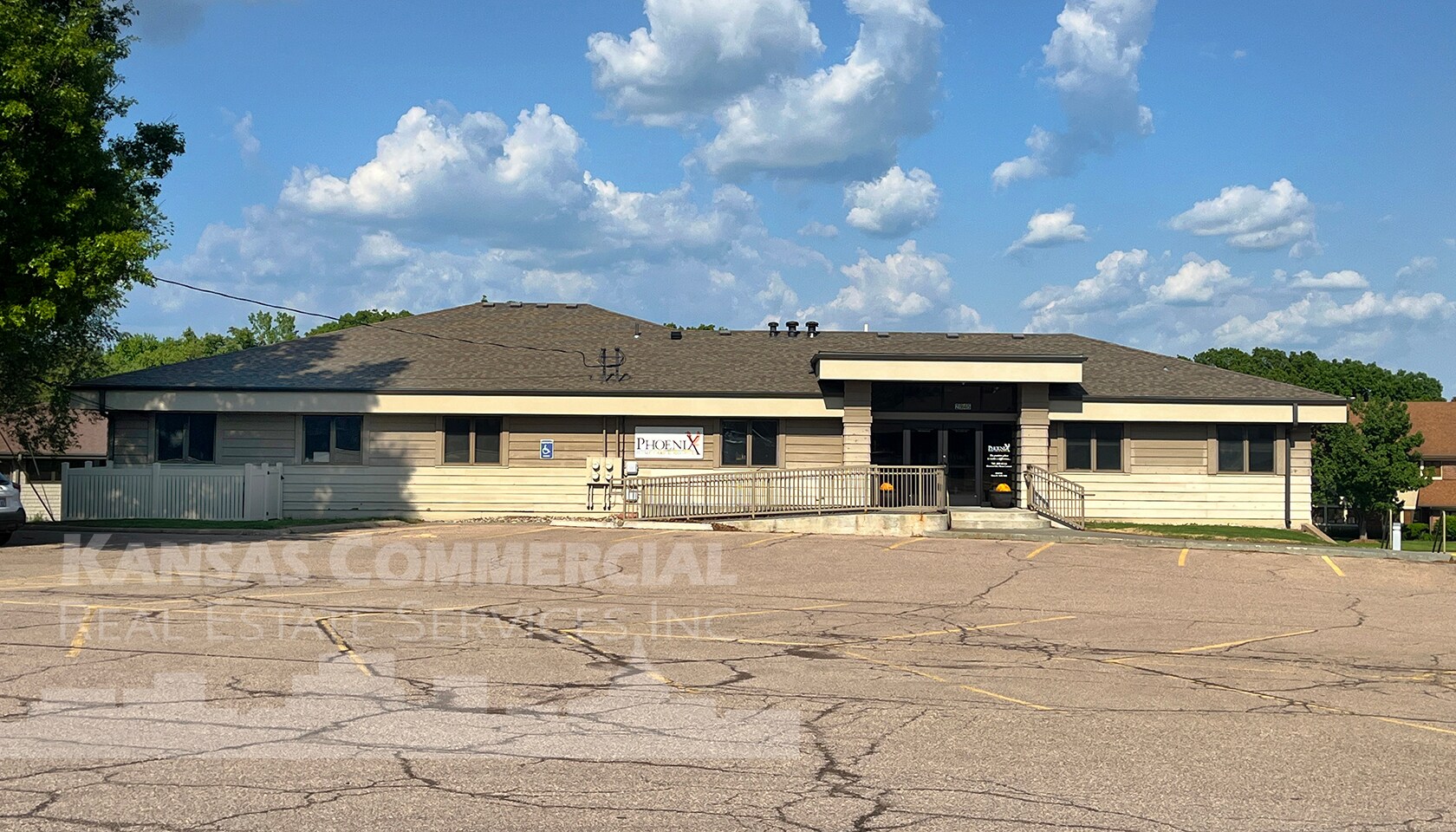 2945 SW Wanamaker Dr, Topeka, KS for Rent