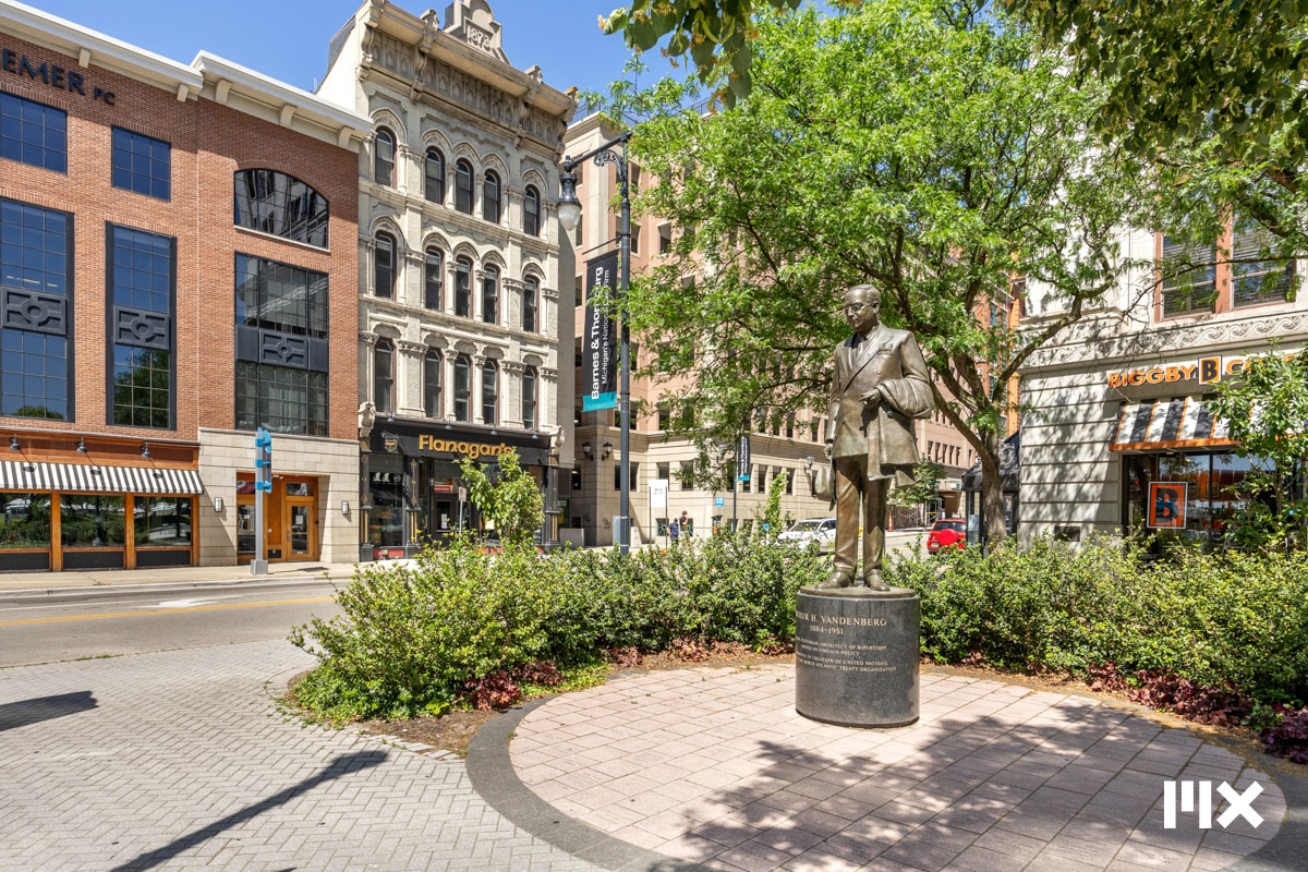 139 Pearl St NW, Grand Rapids, MI for Sale