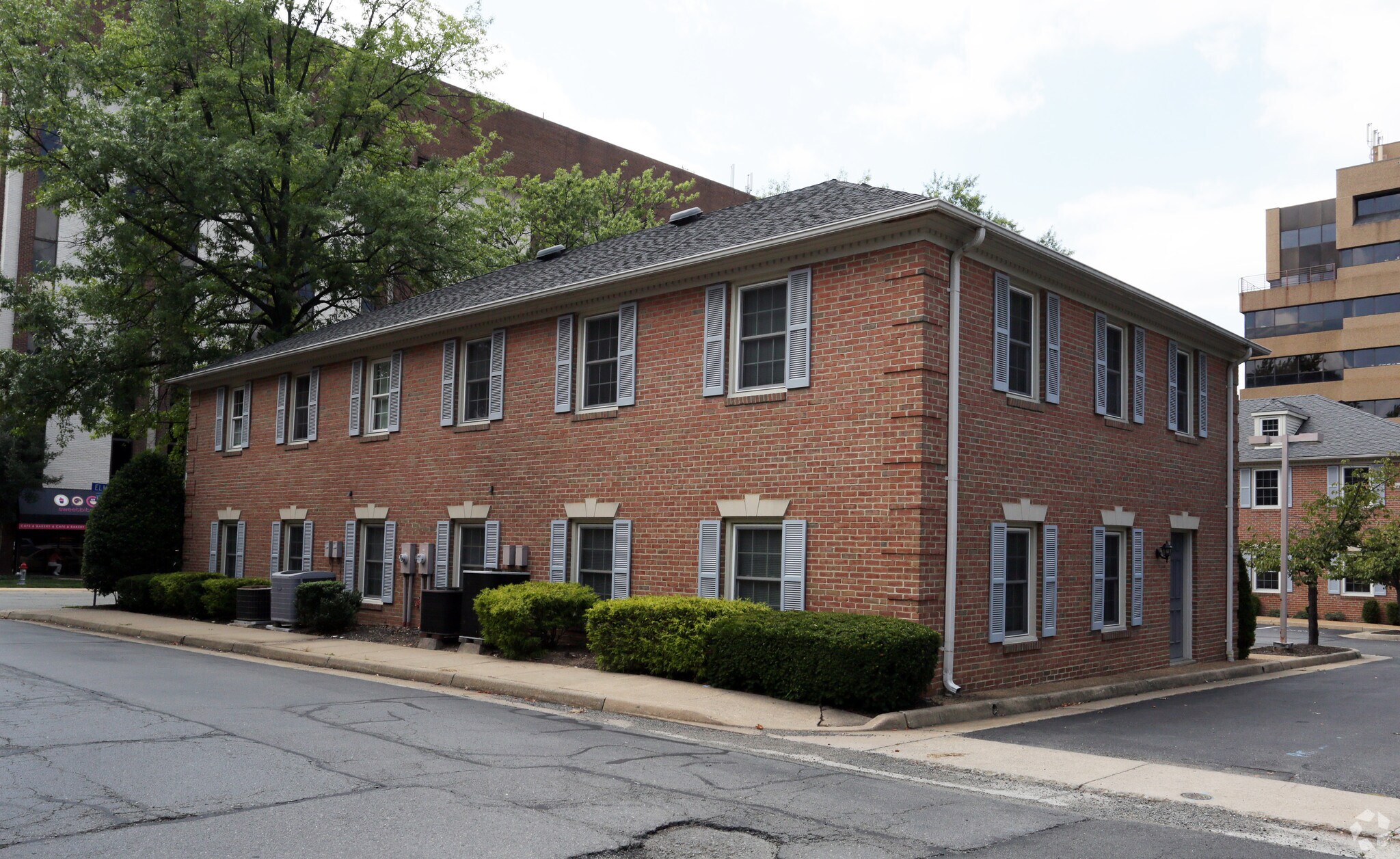 6846-6848 Elm St, McLean, VA for Rent
