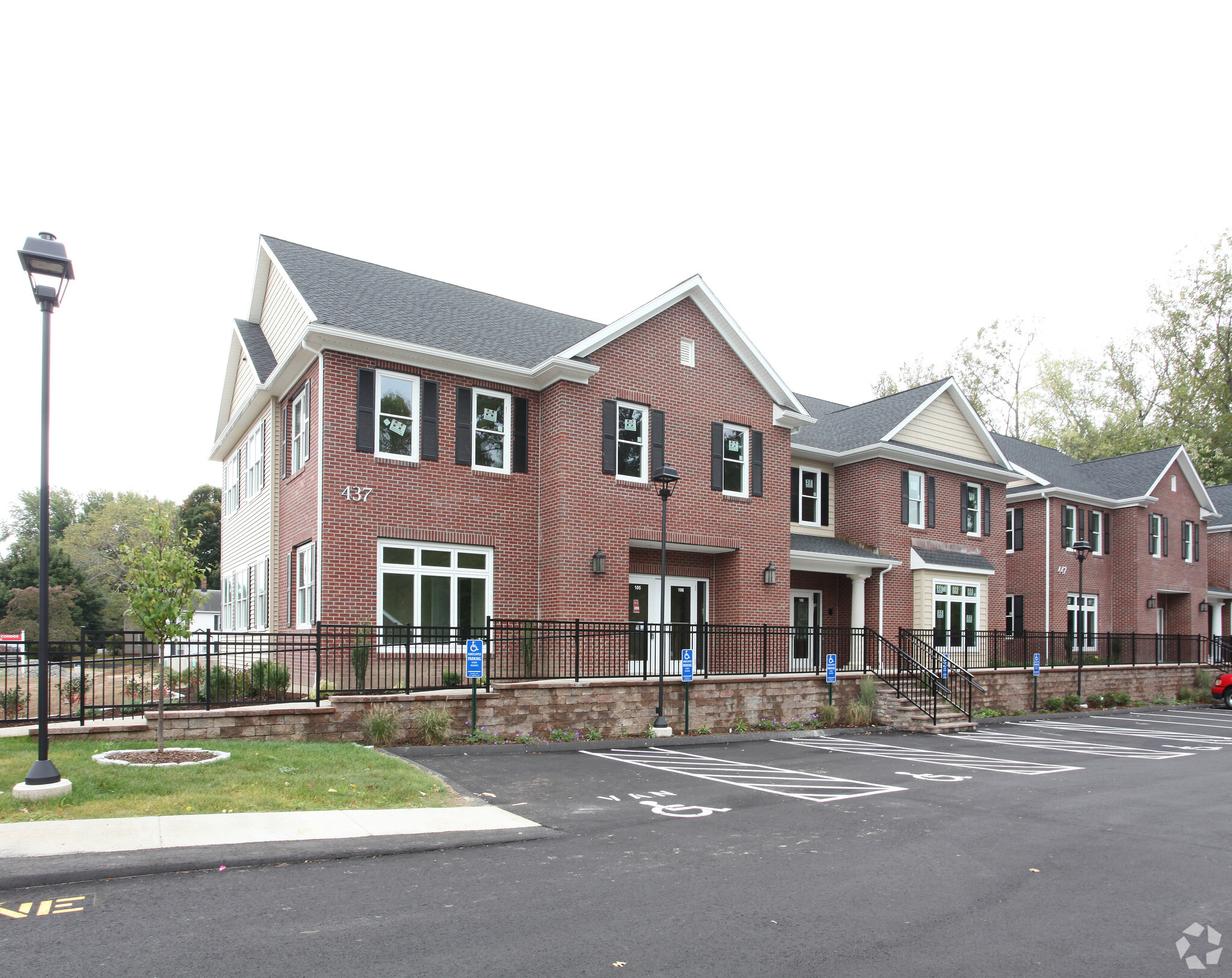 437 Naubuc Ave, Glastonbury, CT for Rent
