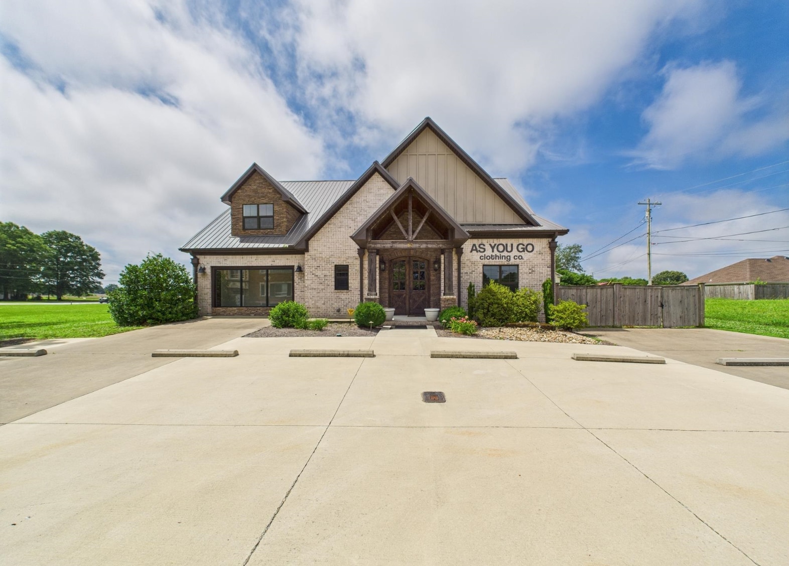 102 Kimberly Ave, Muscle Shoals, AL for Sale