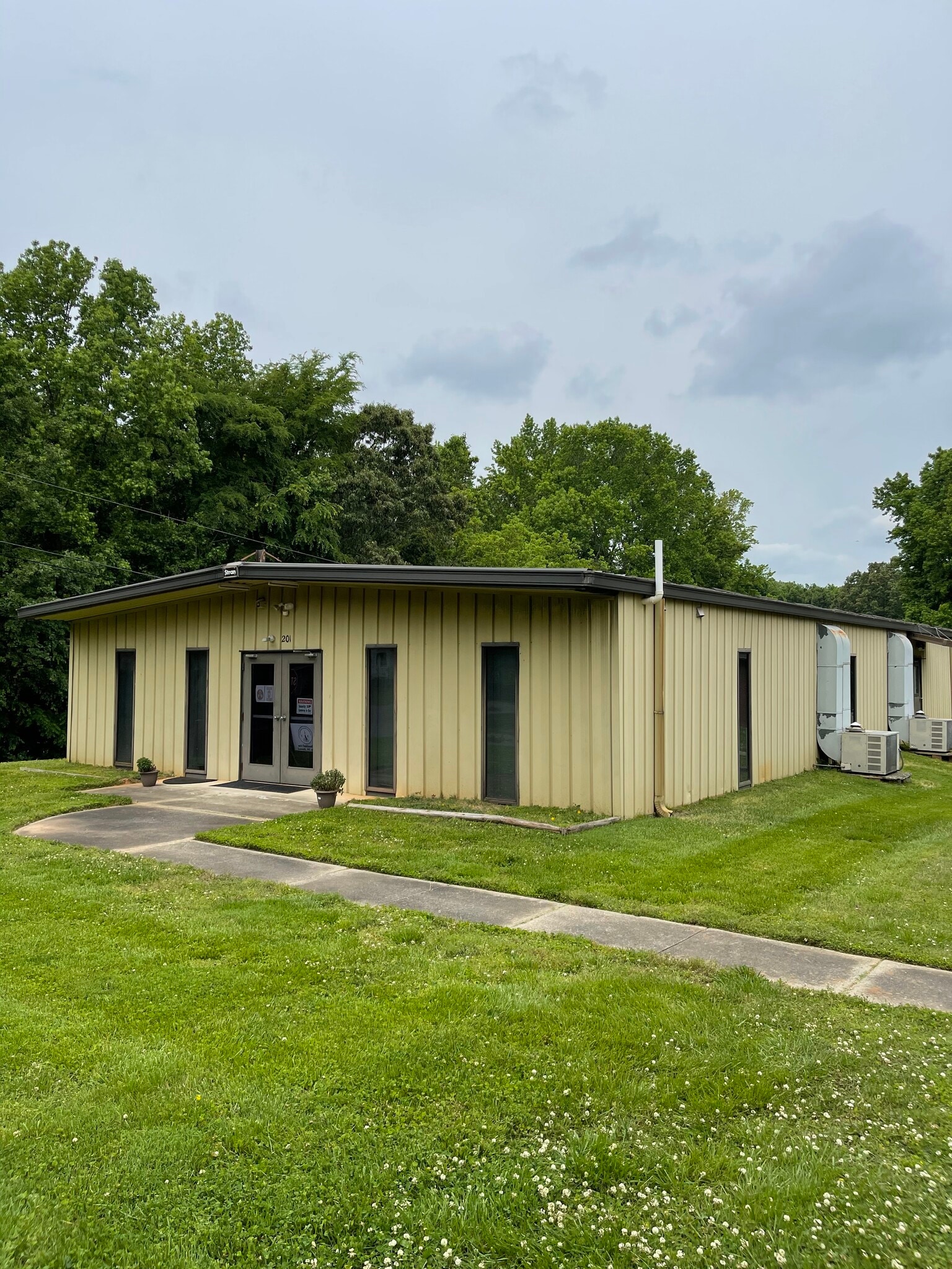 200 Oakland St, Lowell, NC for Sale