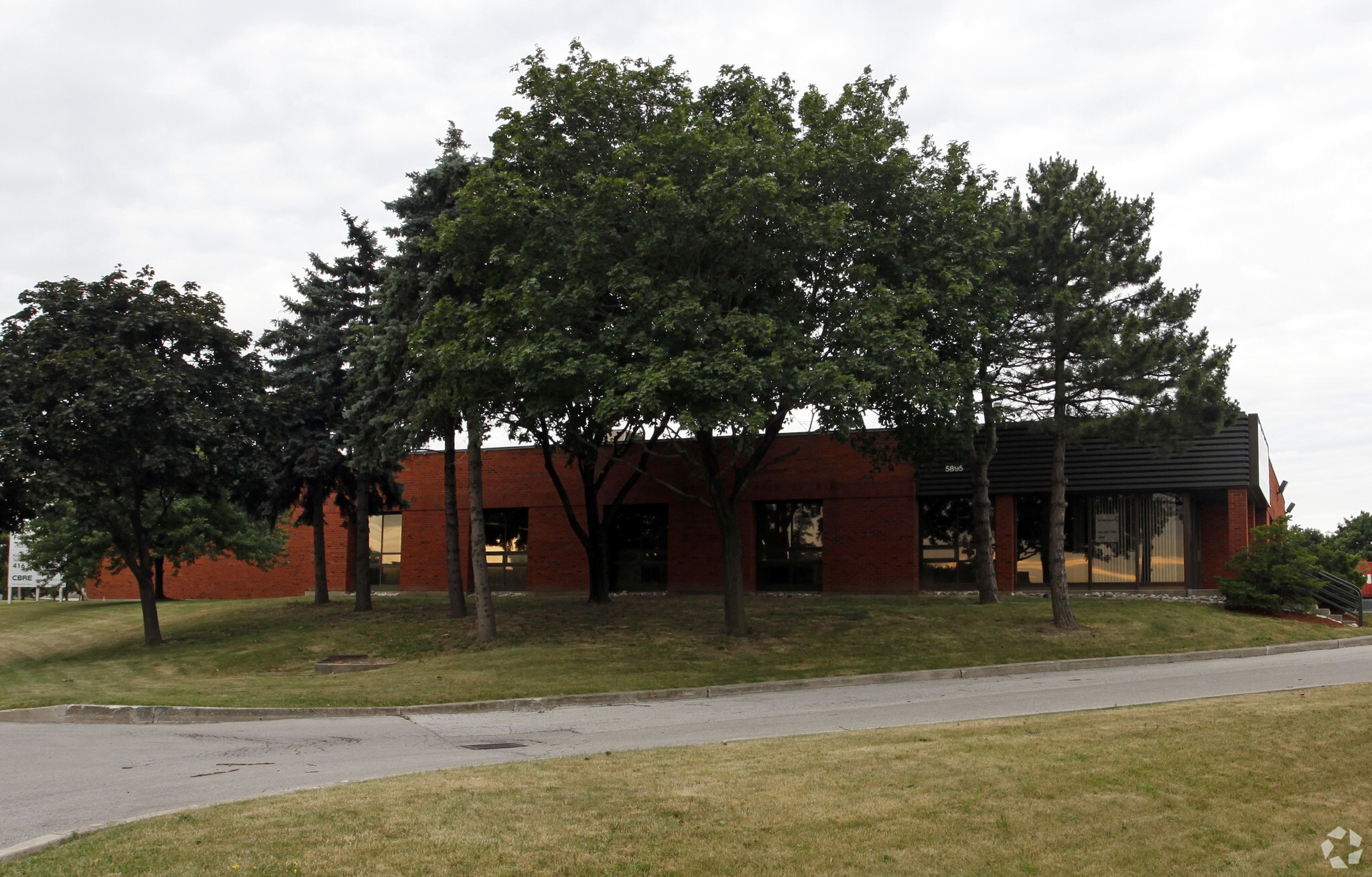 5895 Ambler Dr, Mississauga, ON for Rent