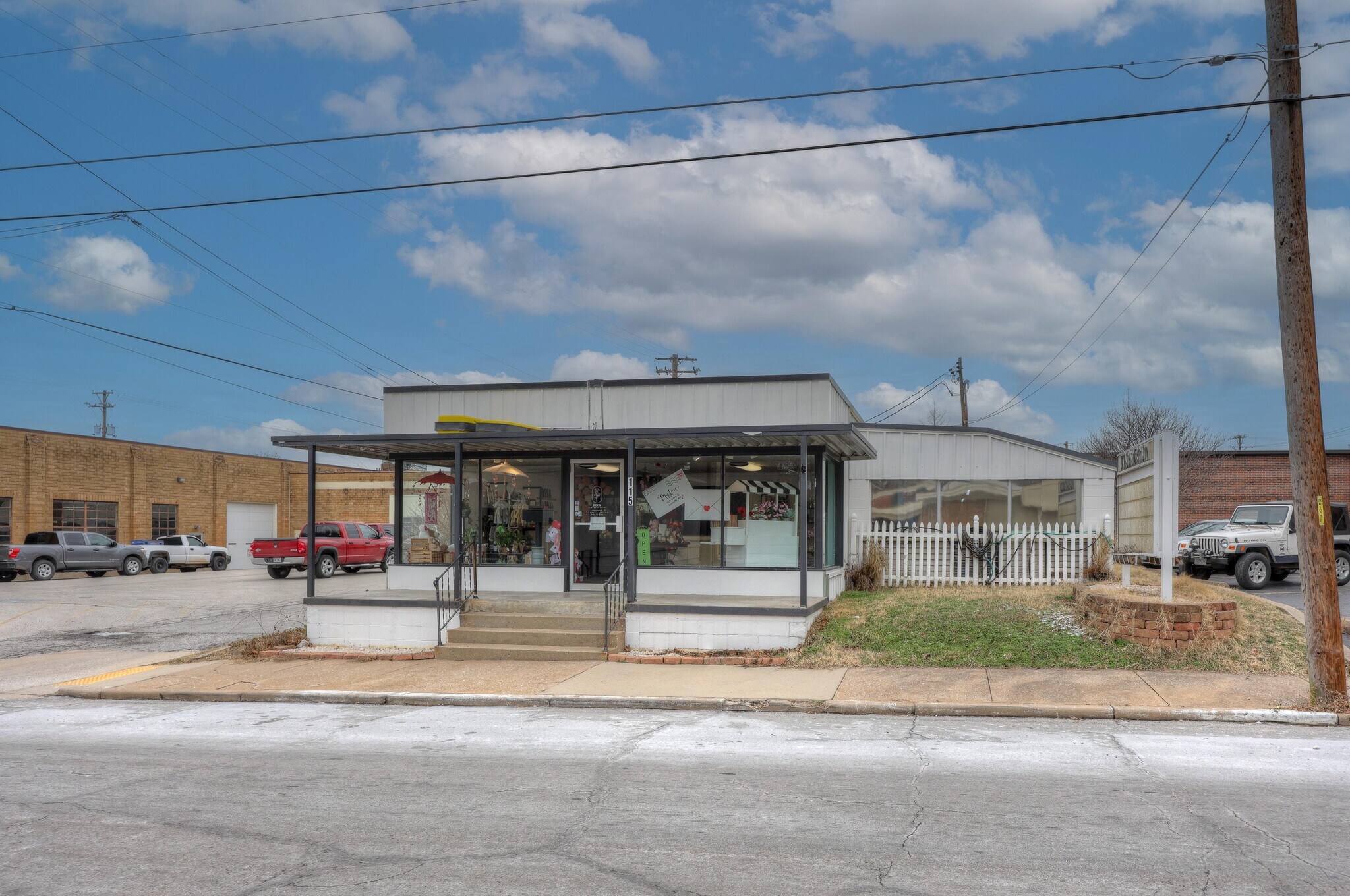 115 N College St, Neosho, MO for Sale