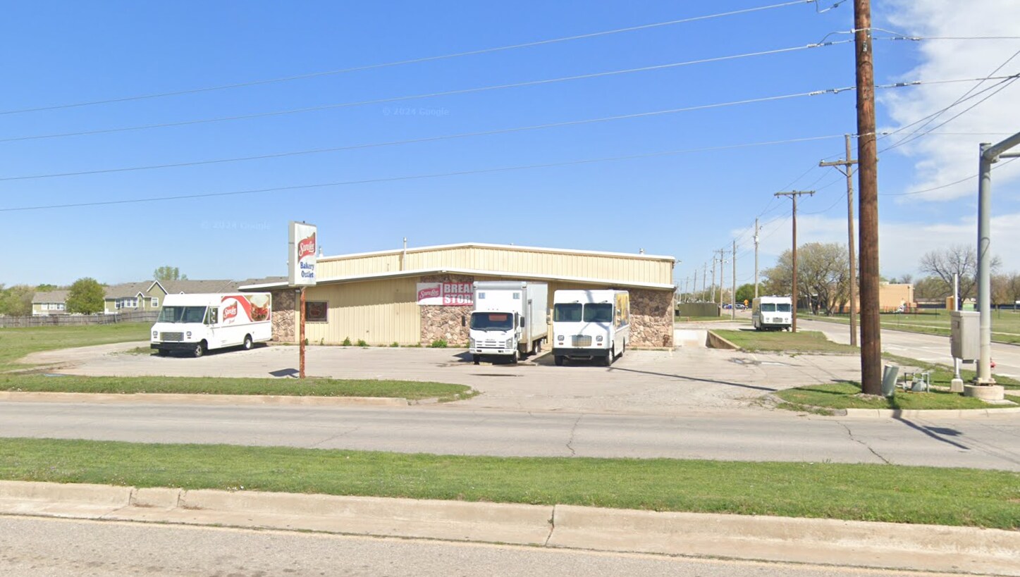 2701 SW Lee Blvd, Lawton, OK for Sale