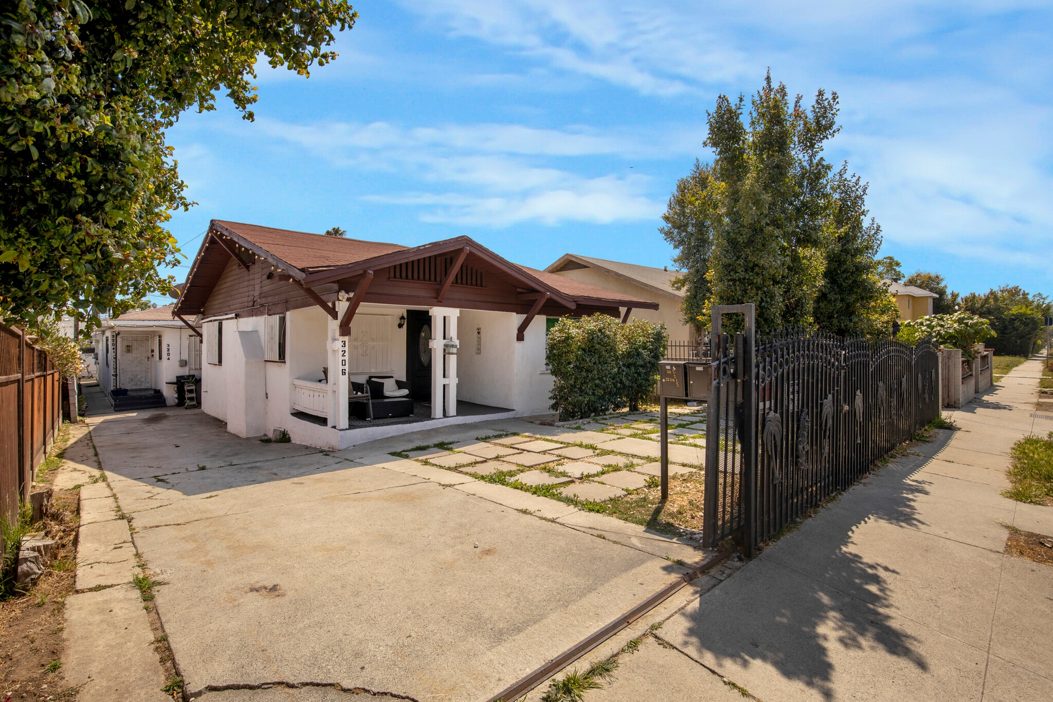 3206 W 27th St, Los Angeles, CA for Sale