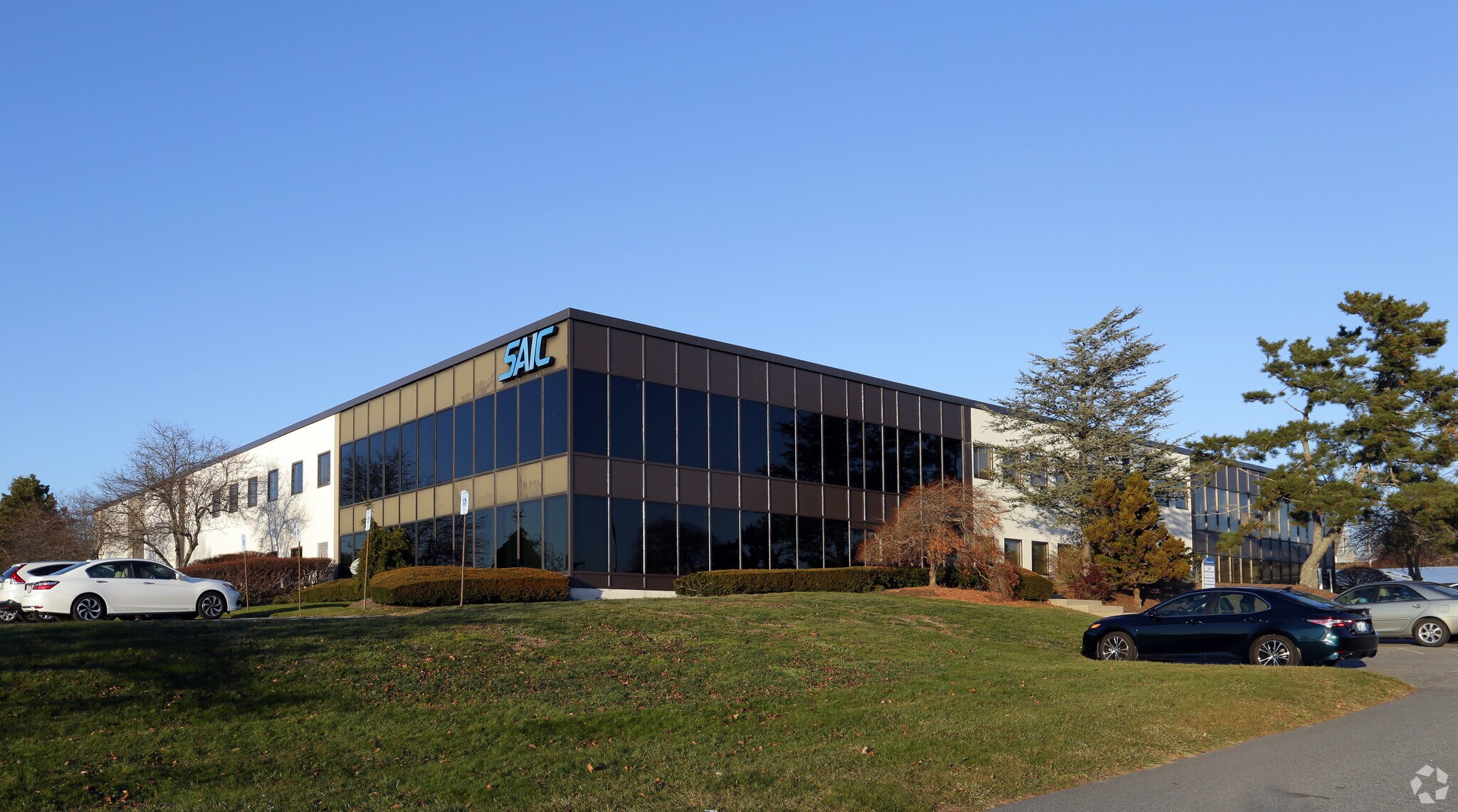 28 Way Middletown, RI 02842 Flex Property for Lease on