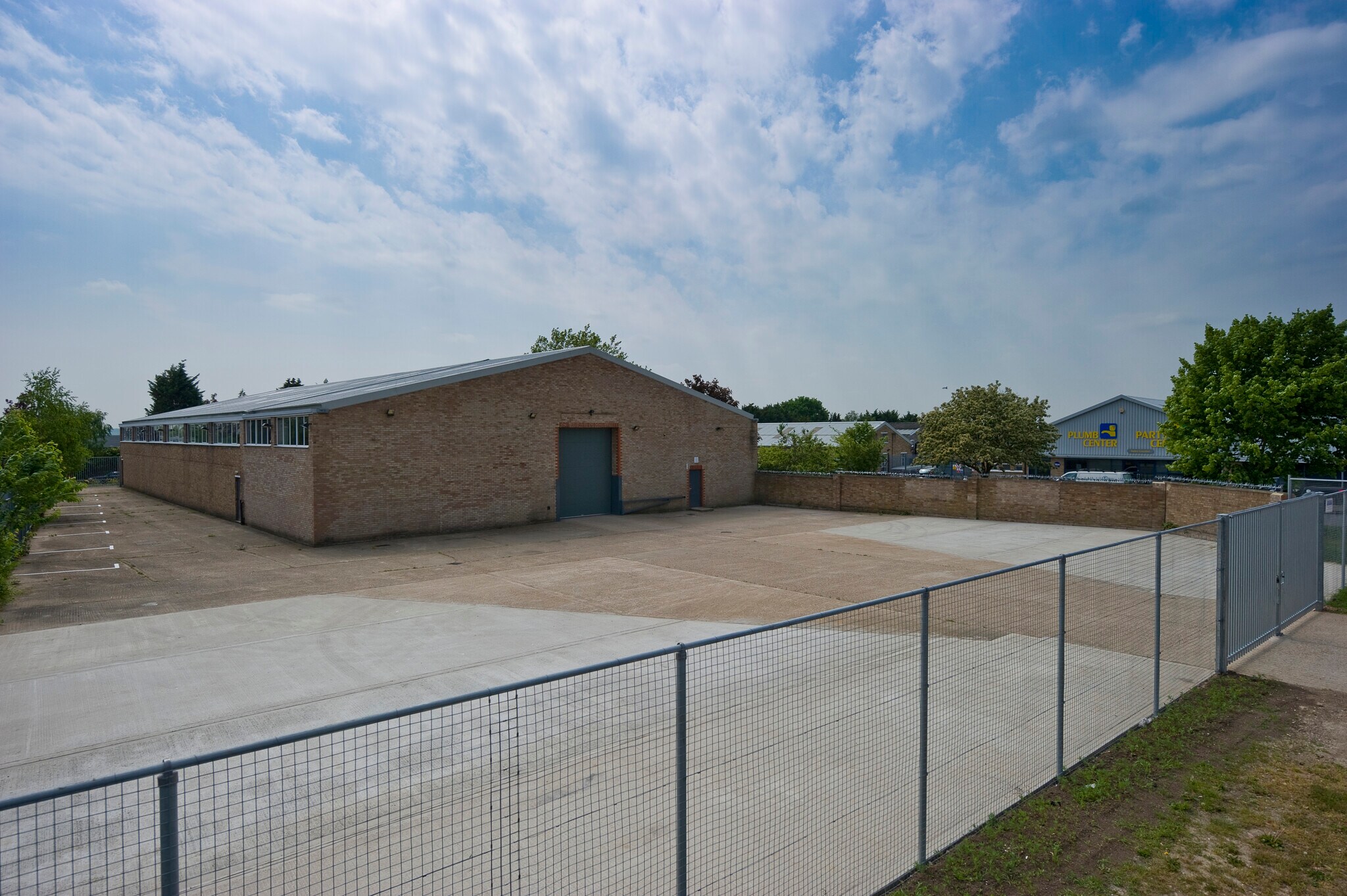 762-763A Henley Rd, Slough, BKS for Rent