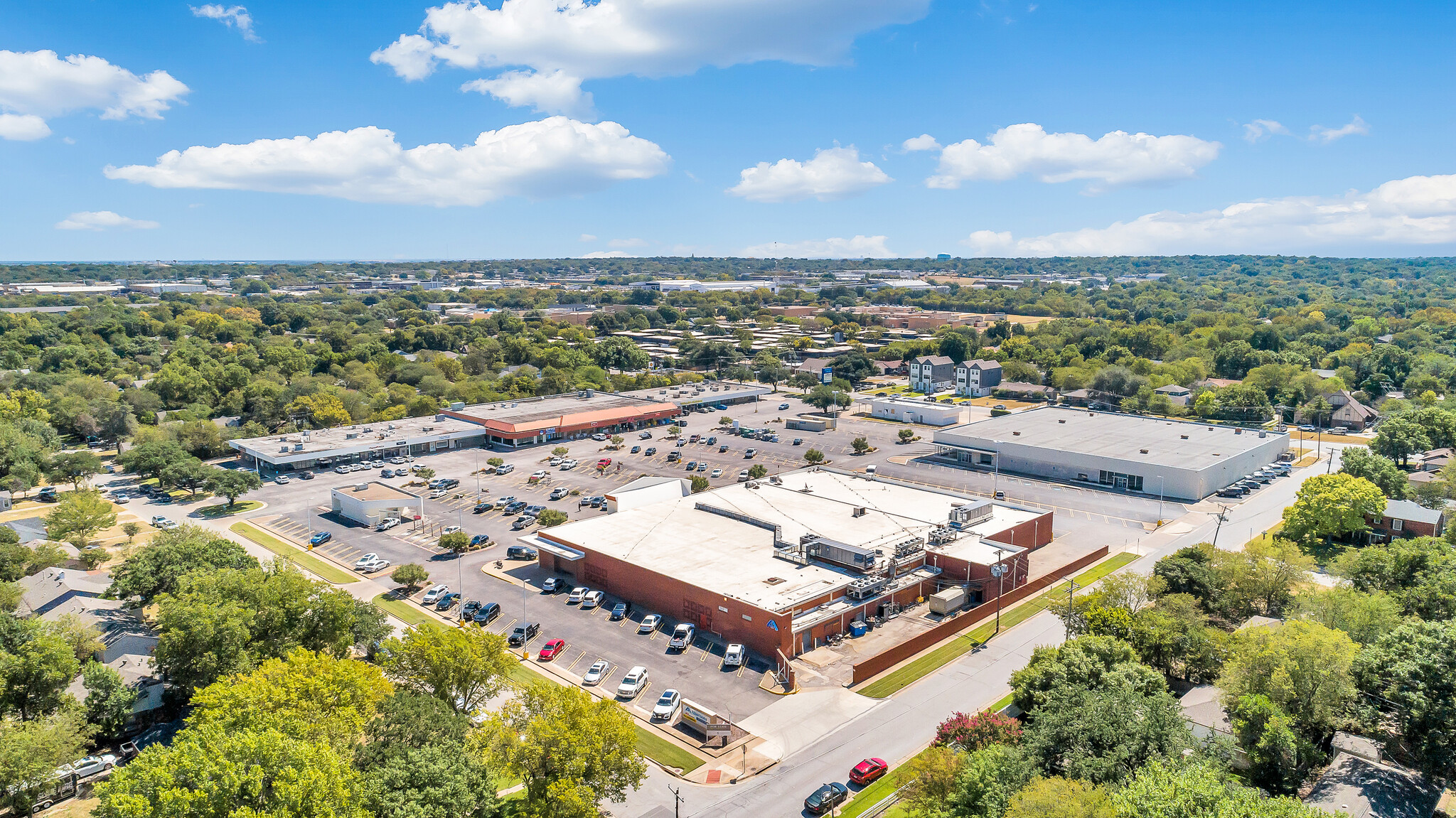 3511-3563 S Hills Ave, Fort Worth, TX for Rent