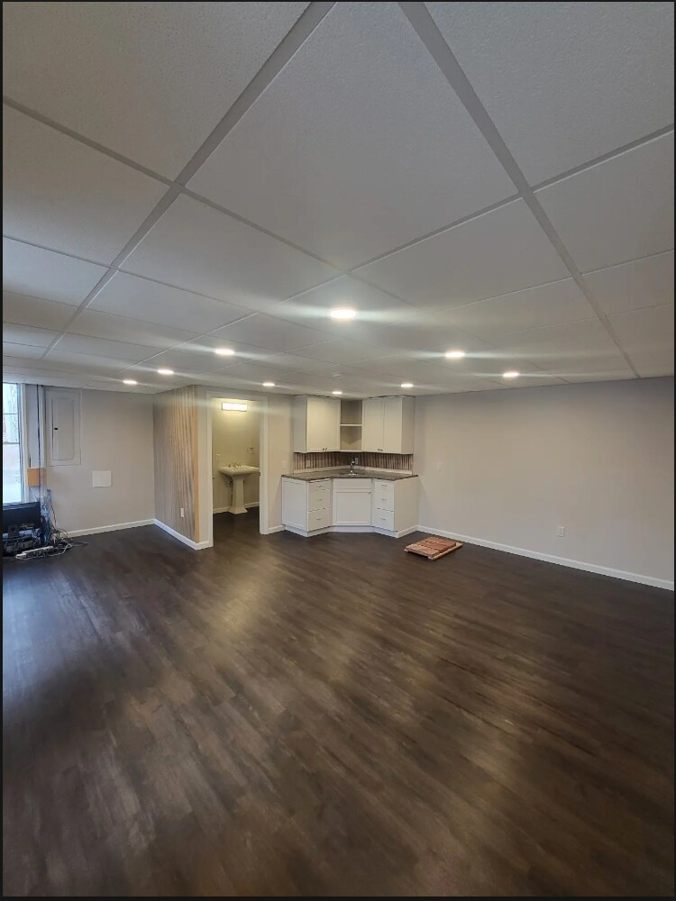 111 Meadow St, Warwick, RI for Rent