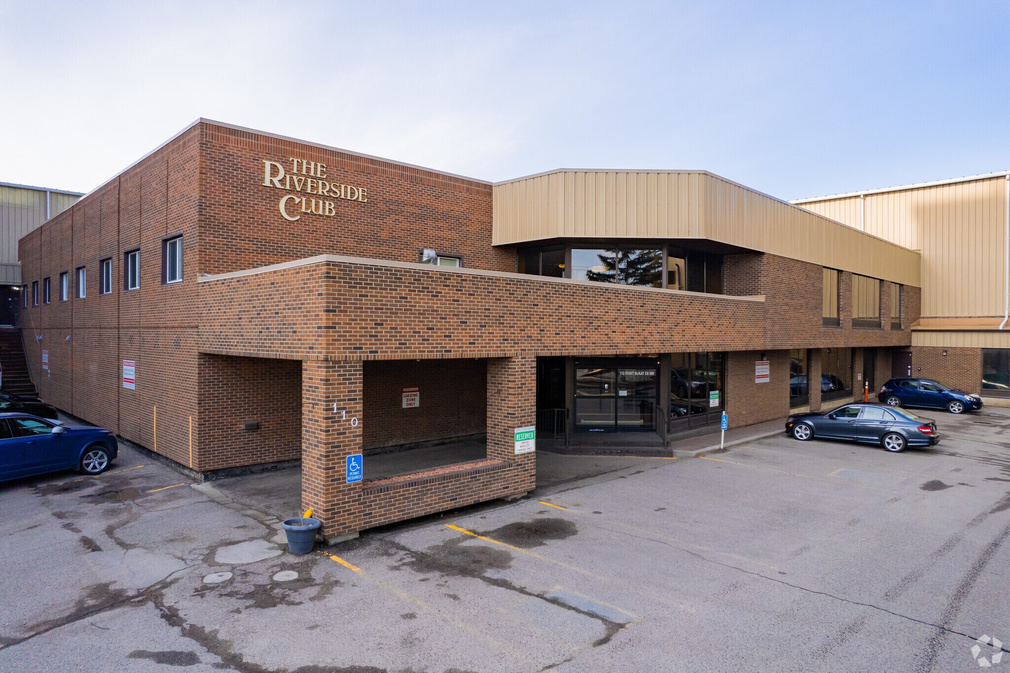 110 Point Mckay Cres NW, Calgary, AB for Sale
