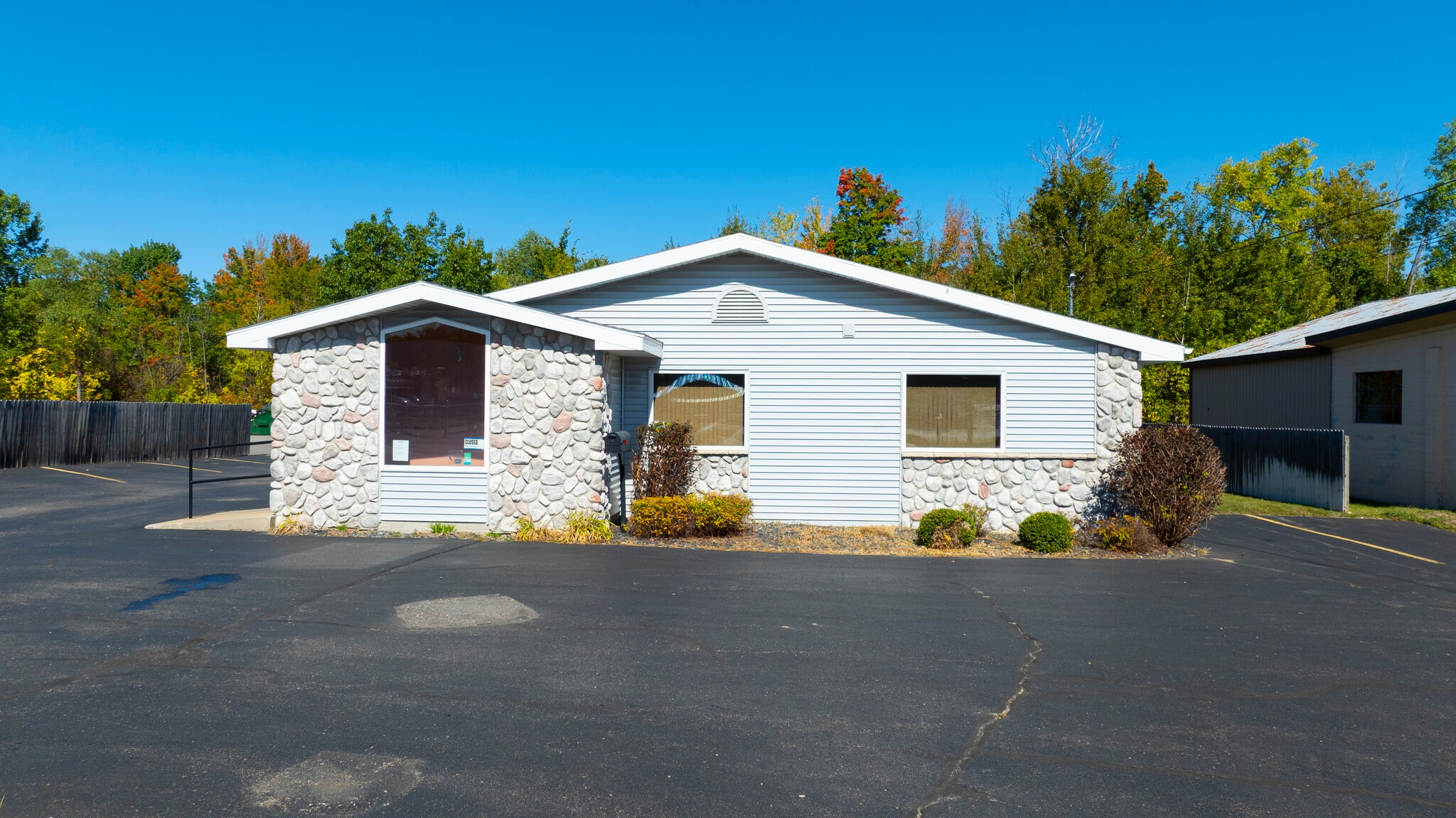 9252 Lake City Rd, Houghton Lake, MI for Sale