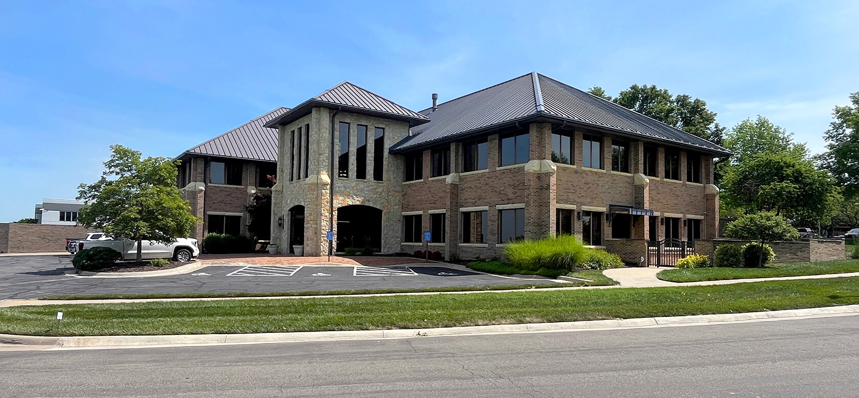 1414 SW Ashworth Pl, Topeka, KS for Sale