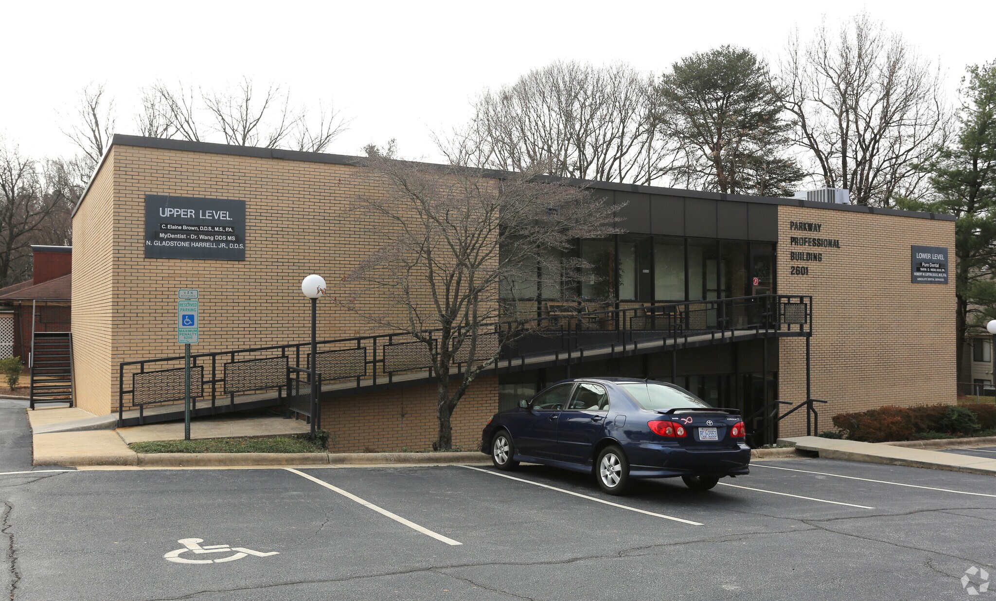 2601 Oakcrest Ave, Greensboro, NC for Rent