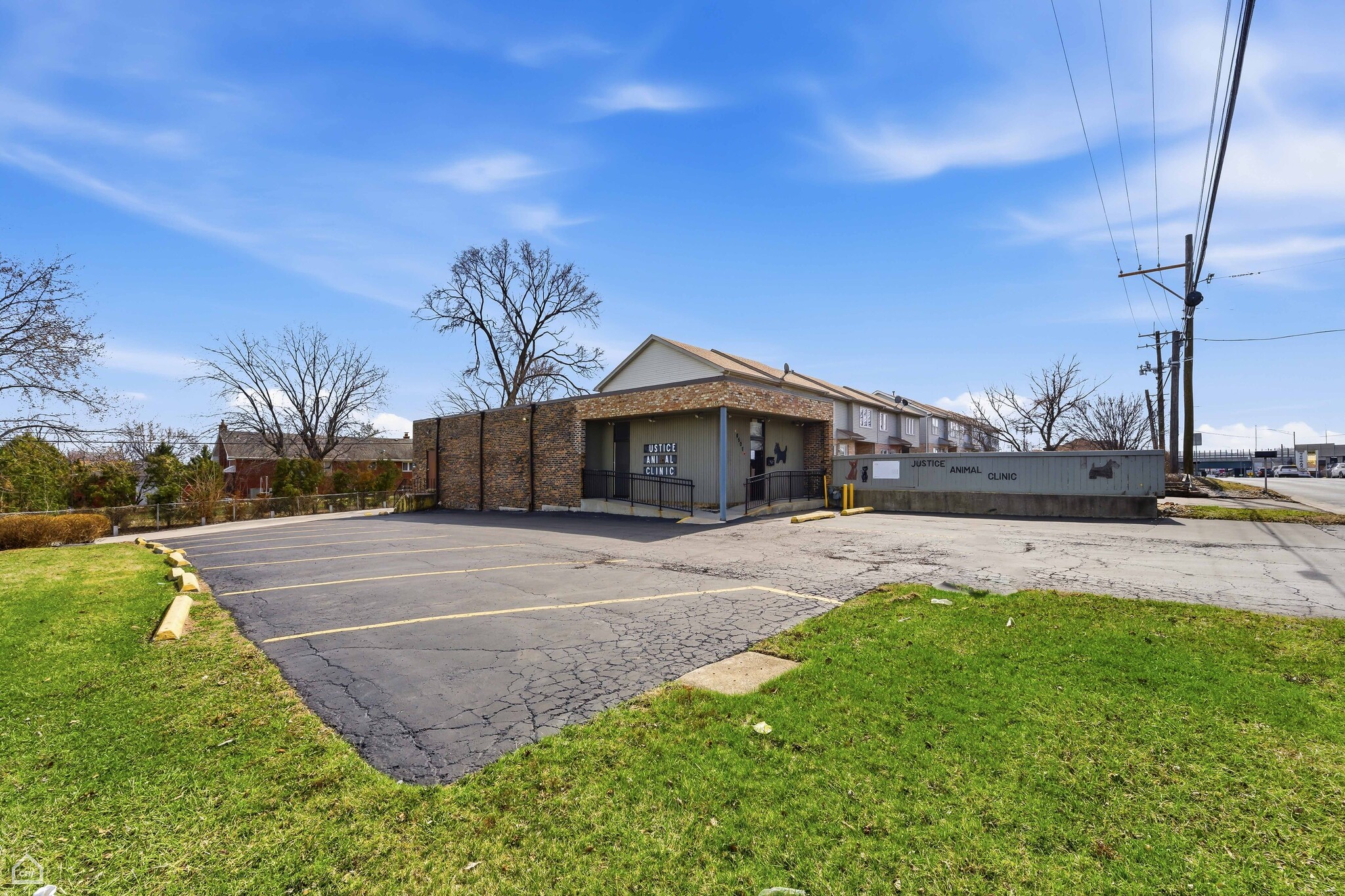 8507 S Roberts Rd, Justice, IL for Sale