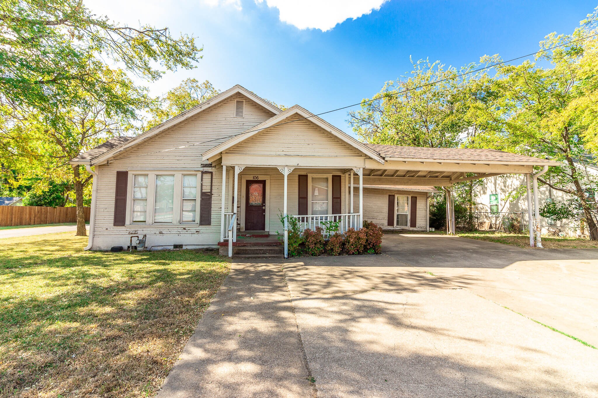 106 S Jefferson St, Kaufman, TX for Sale