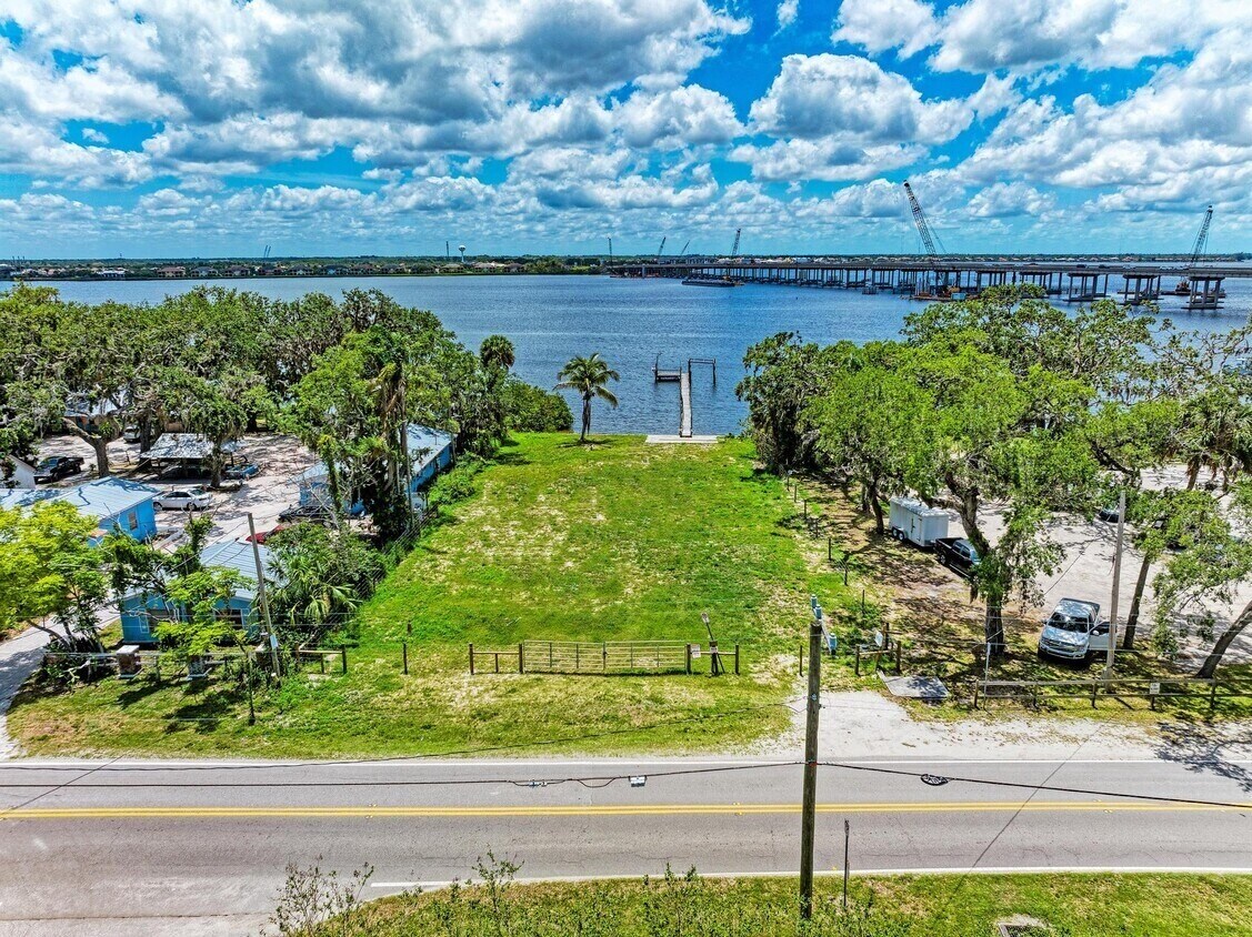 5815 18th St E, Ellenton, FL for Sale