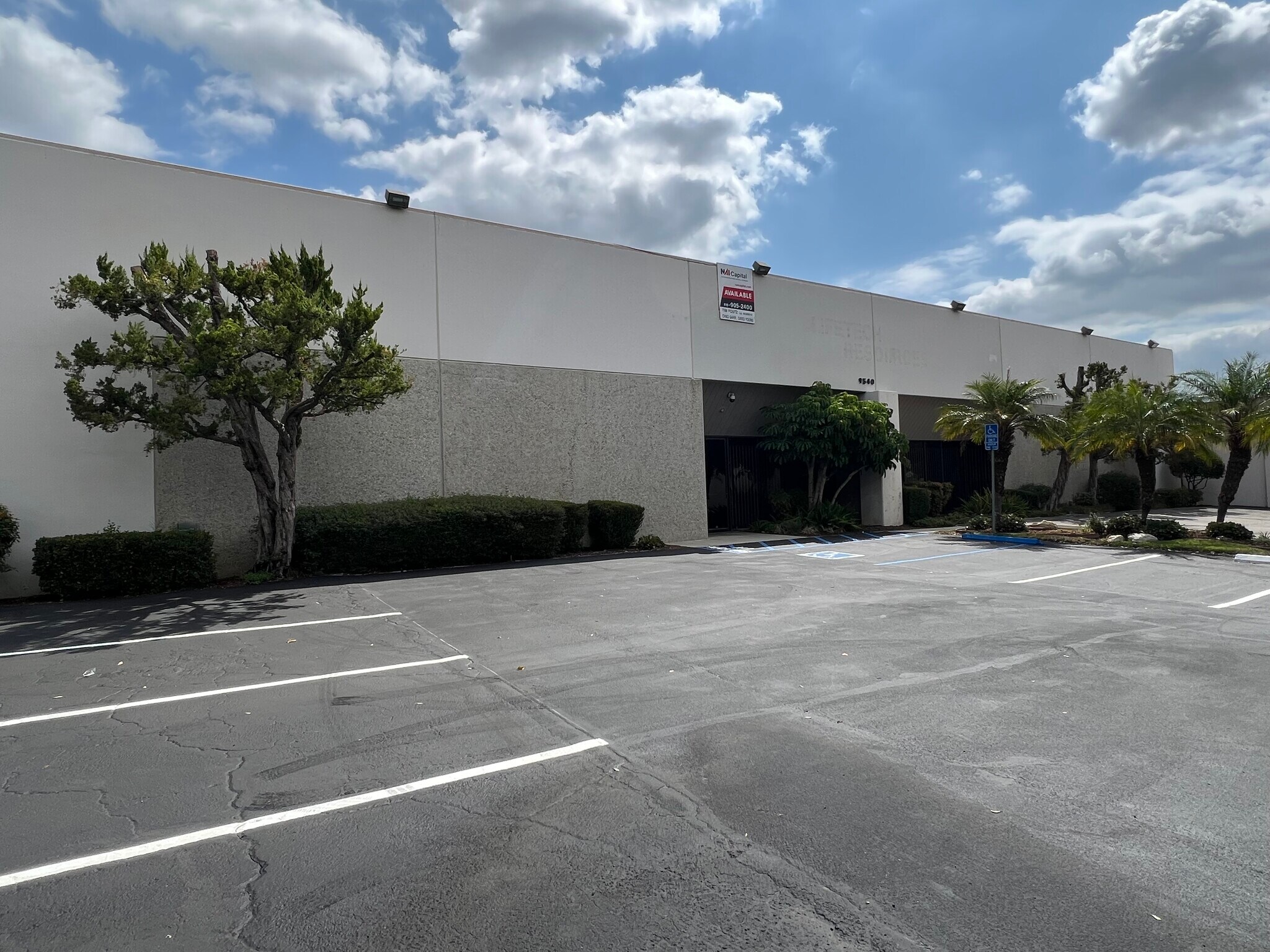 9540 Cozycroft Ave, Chatsworth, CA for Rent